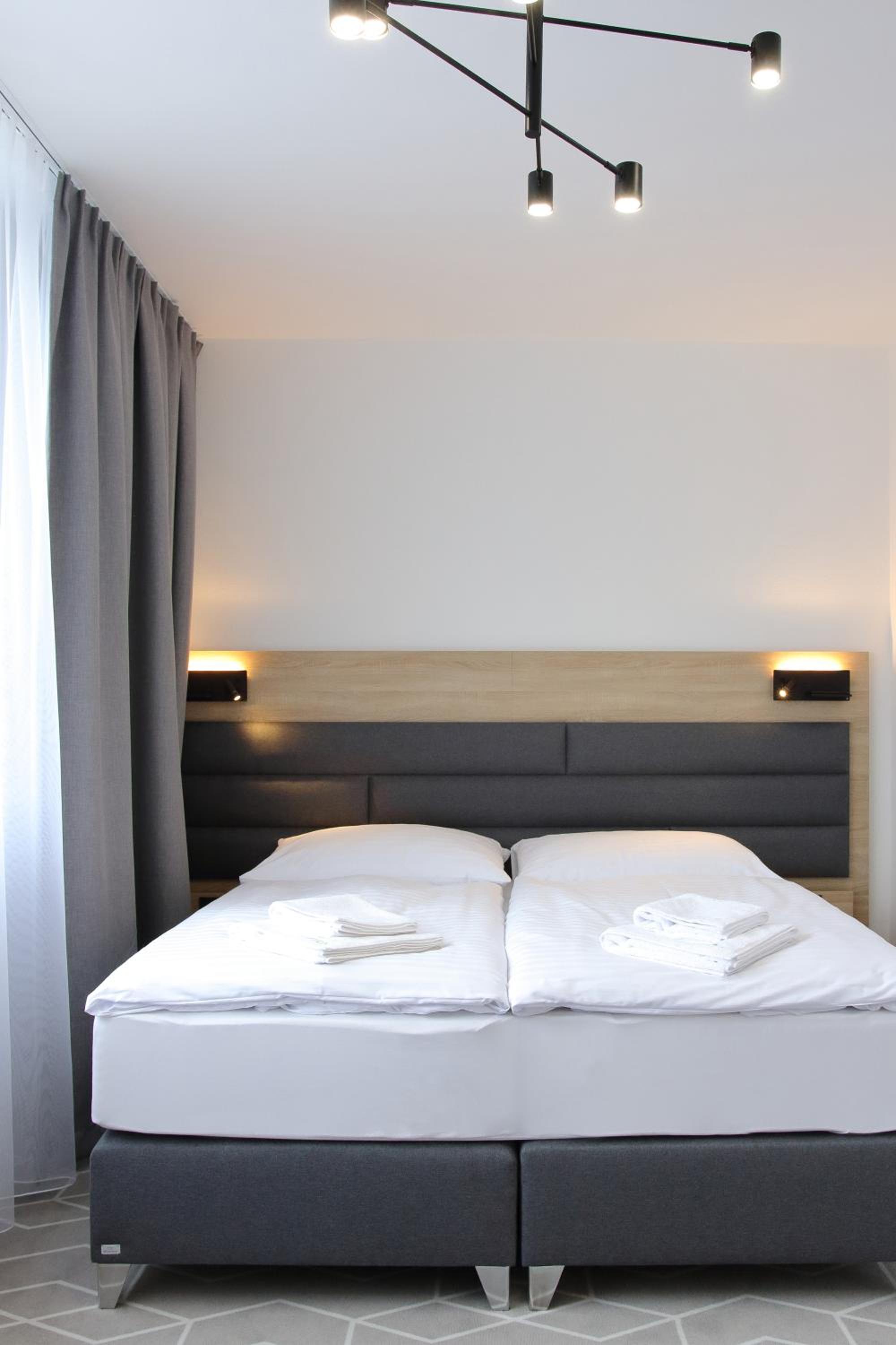 Superior King Suite - Photo 8