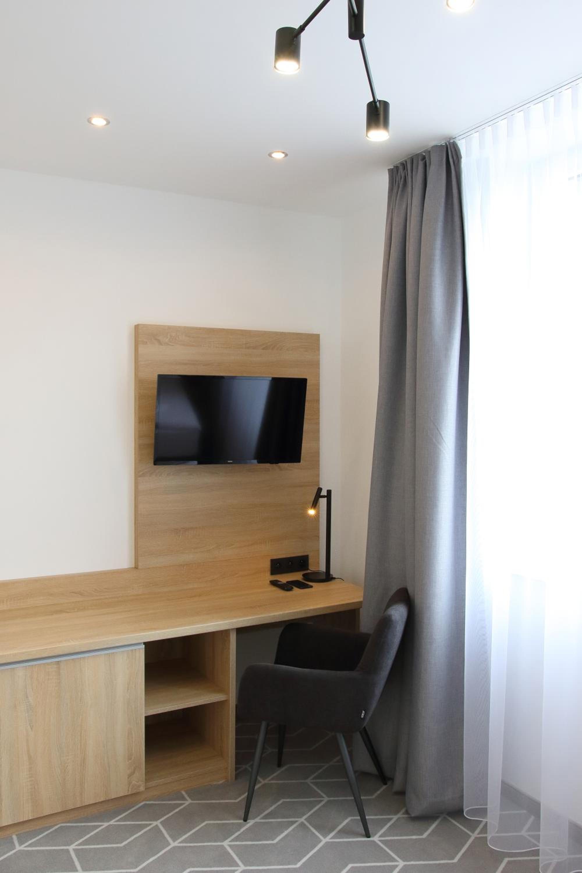 Deluxe Double or Twin Room - Photo 12