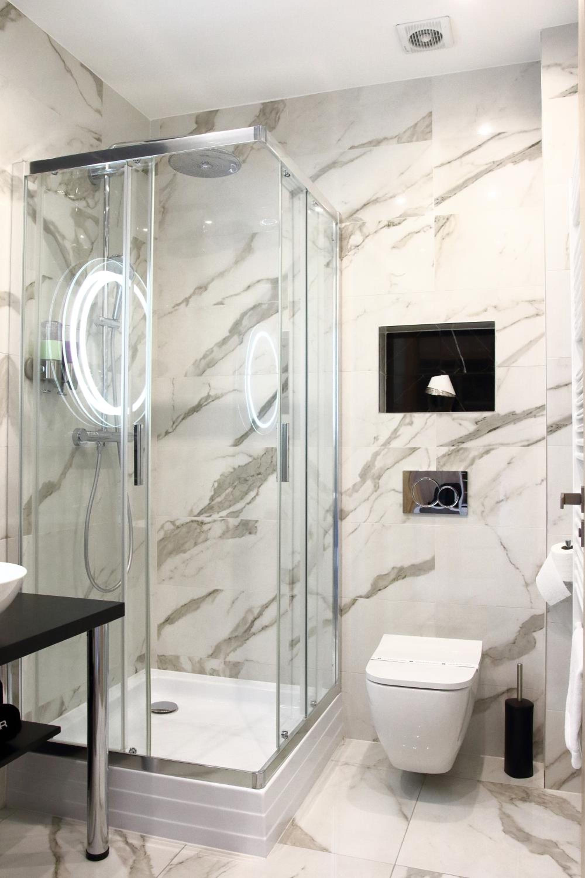 Superior King Suite - Photo 11