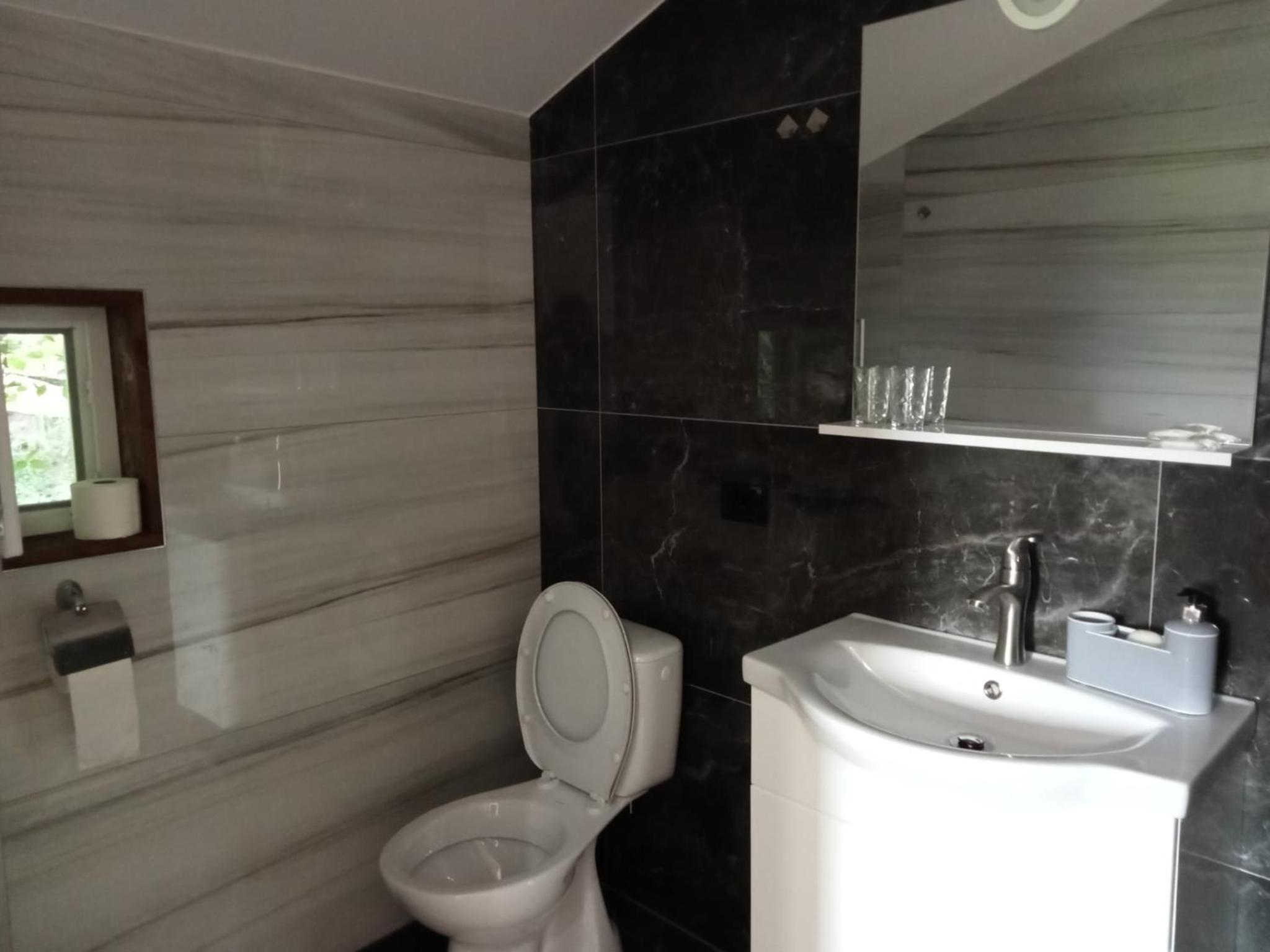 Double Room - Photo 9