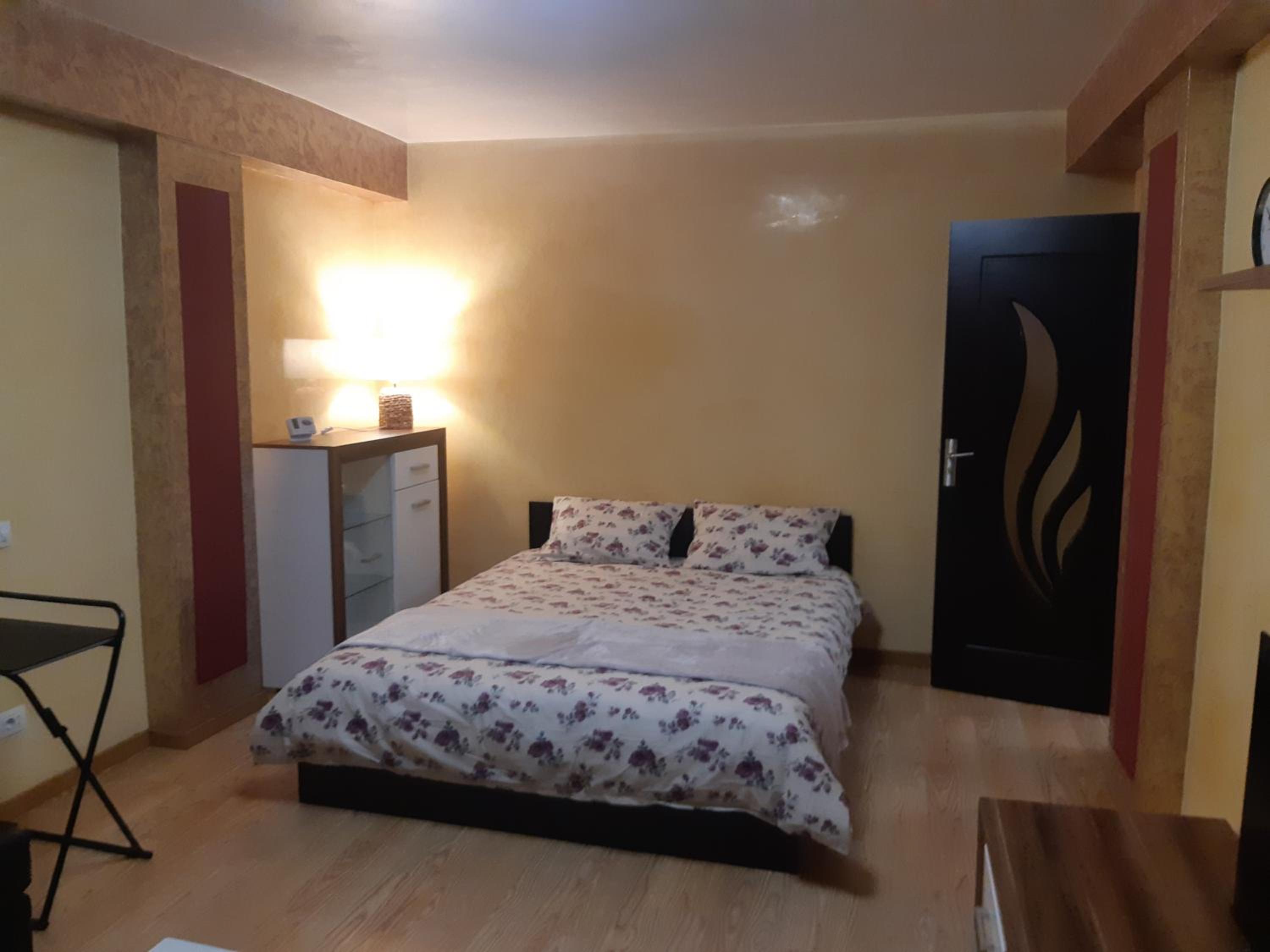 One-Bedroom Apartment - Photo 1