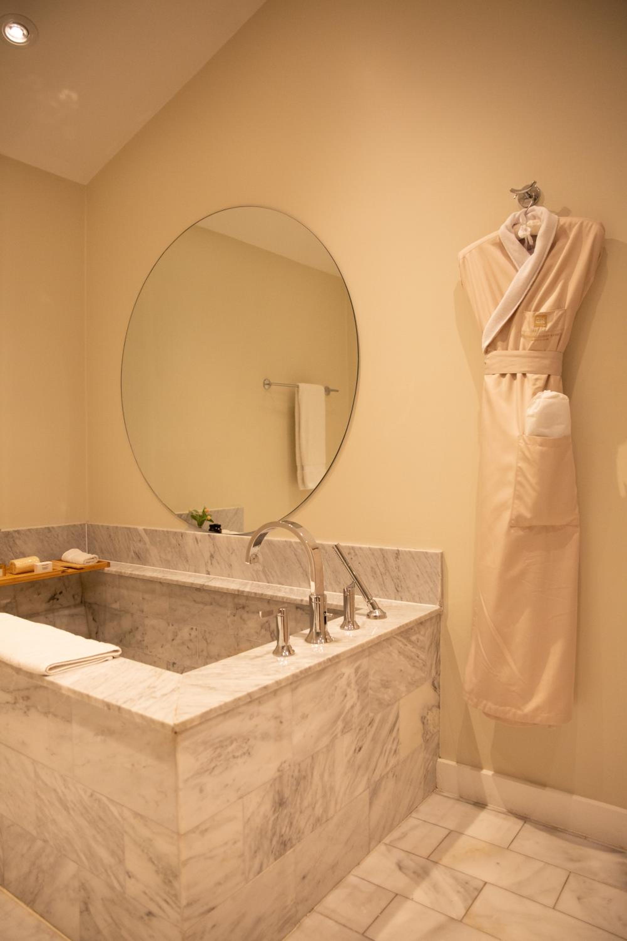 Signature Single Suite photo 2