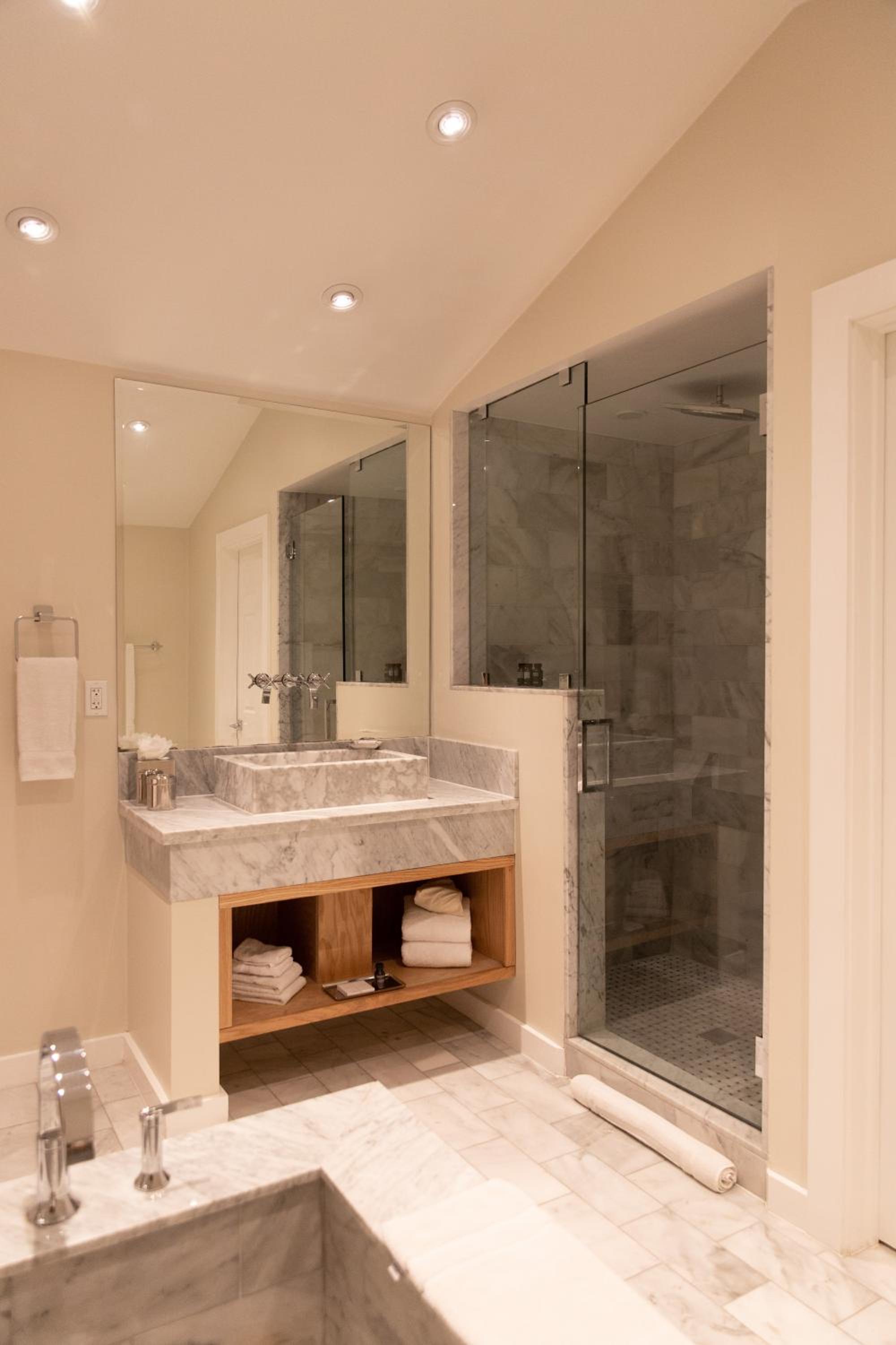 Signature Single Suite photo 3