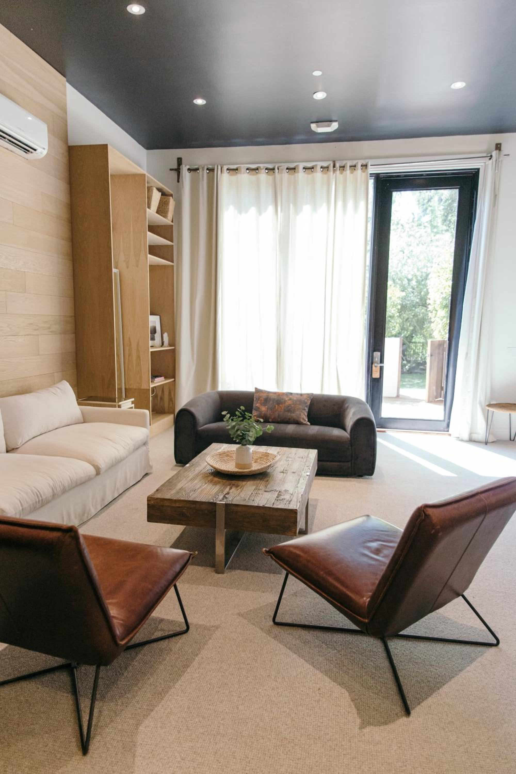 Estate Suite - Lake View