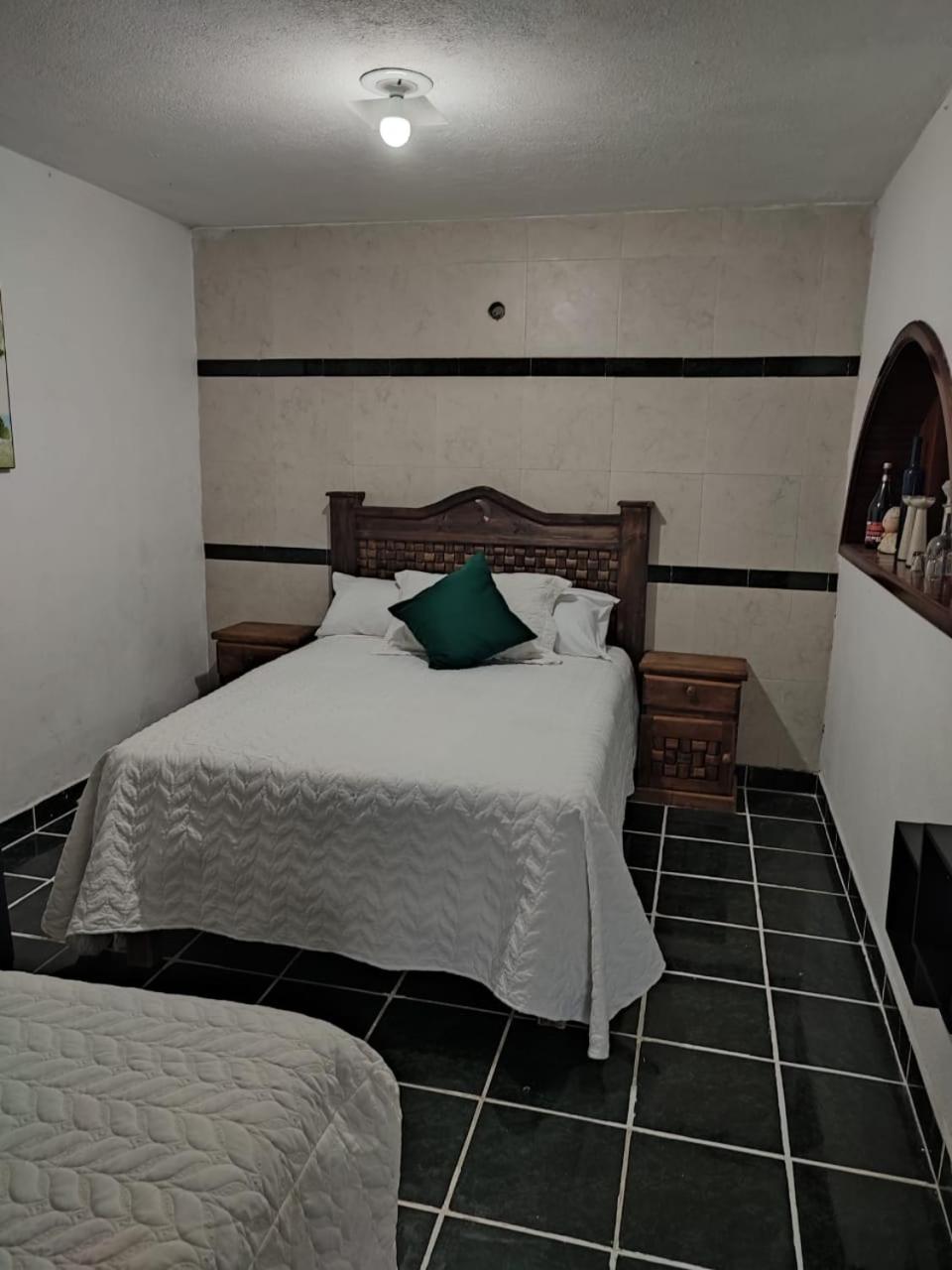 Twin Room - Photo 9