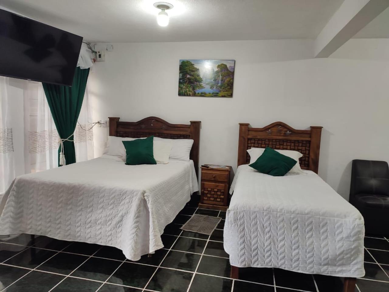 Twin Room - Photo 6