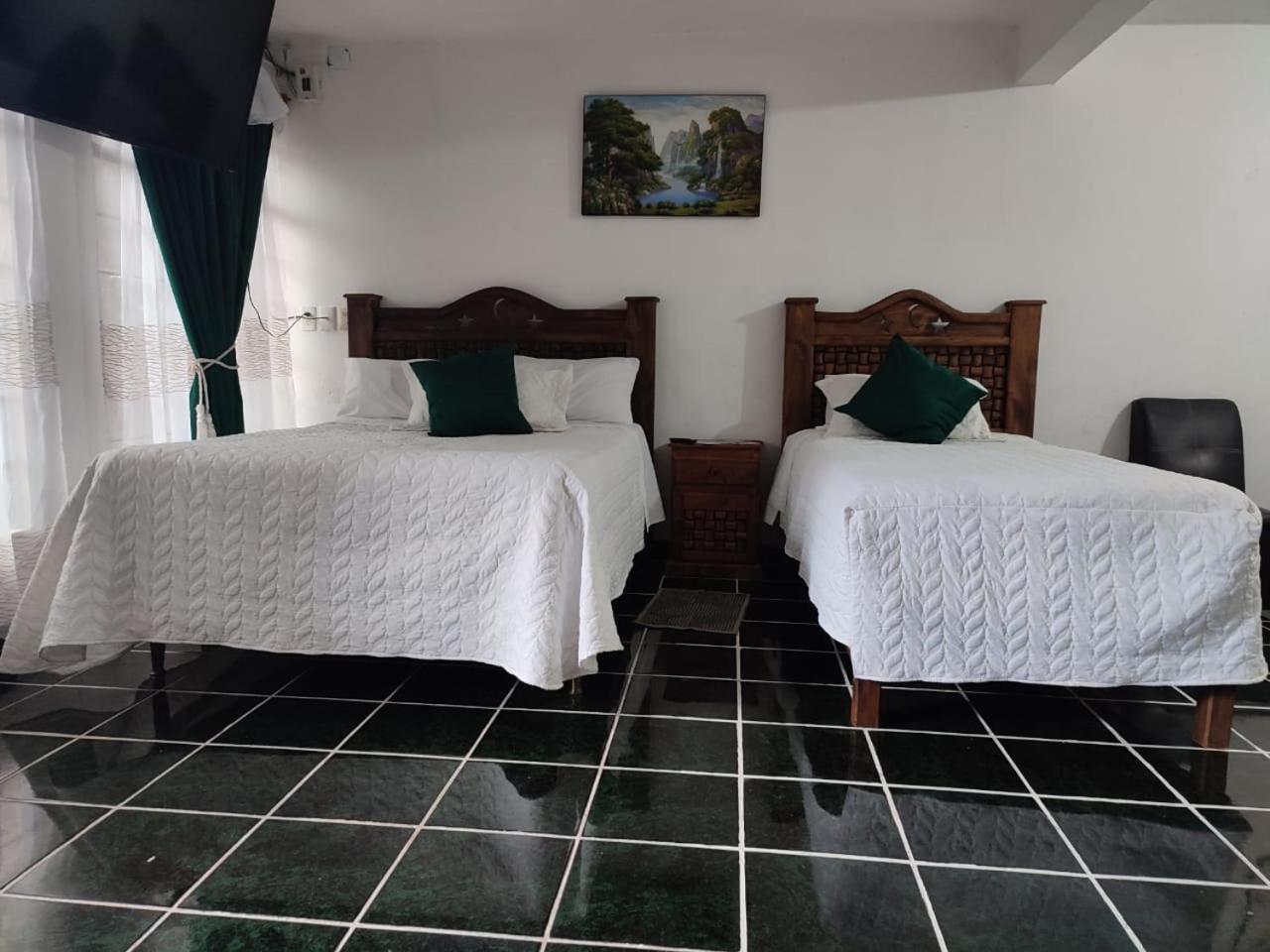 Twin Room - Photo 4