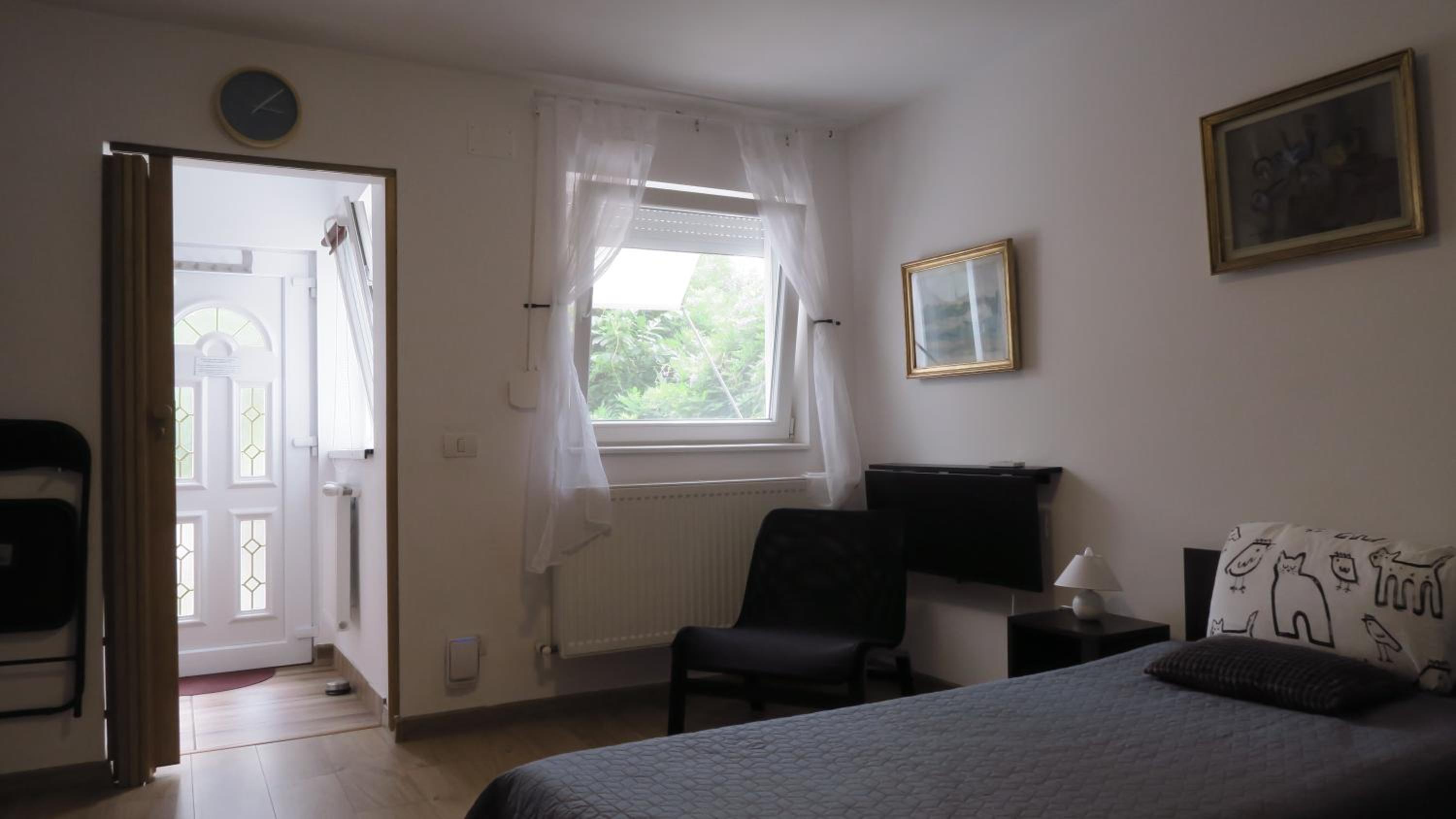 Double Room with Private Bathroom - Photo 3