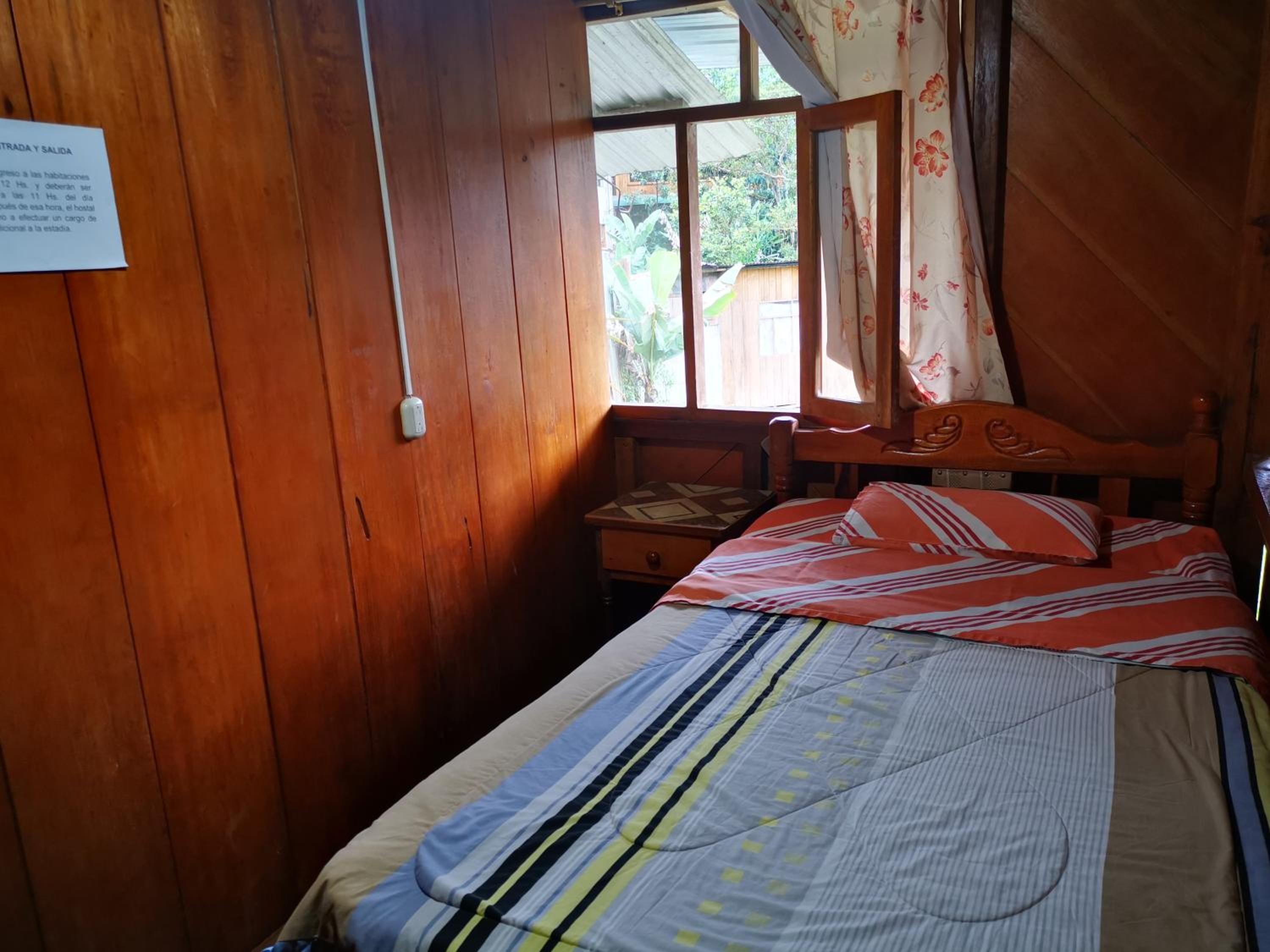 Standard Single Room with Shared Bathroom photo 3