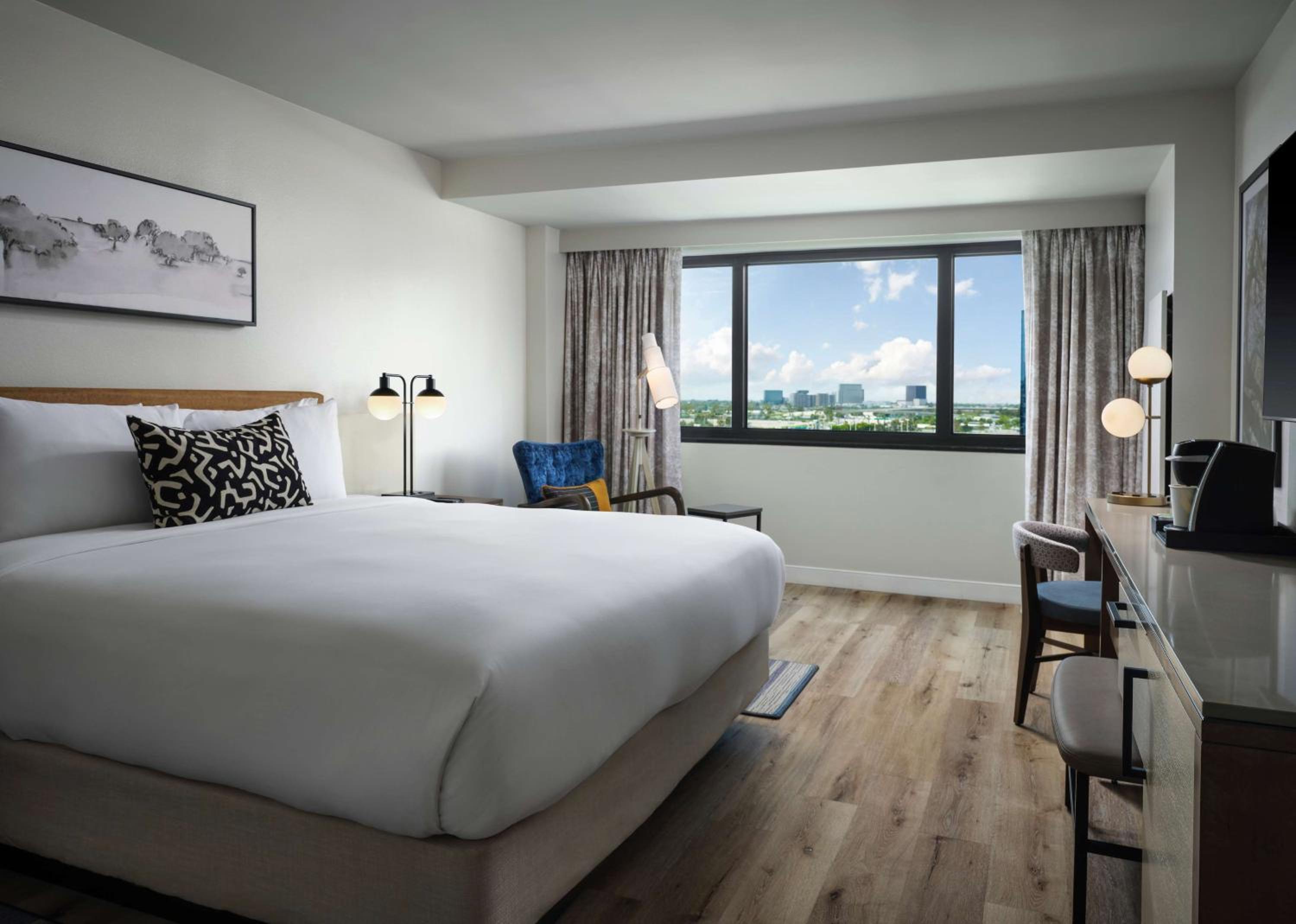 Premier King Room - Hearing Accessible - Photo 1