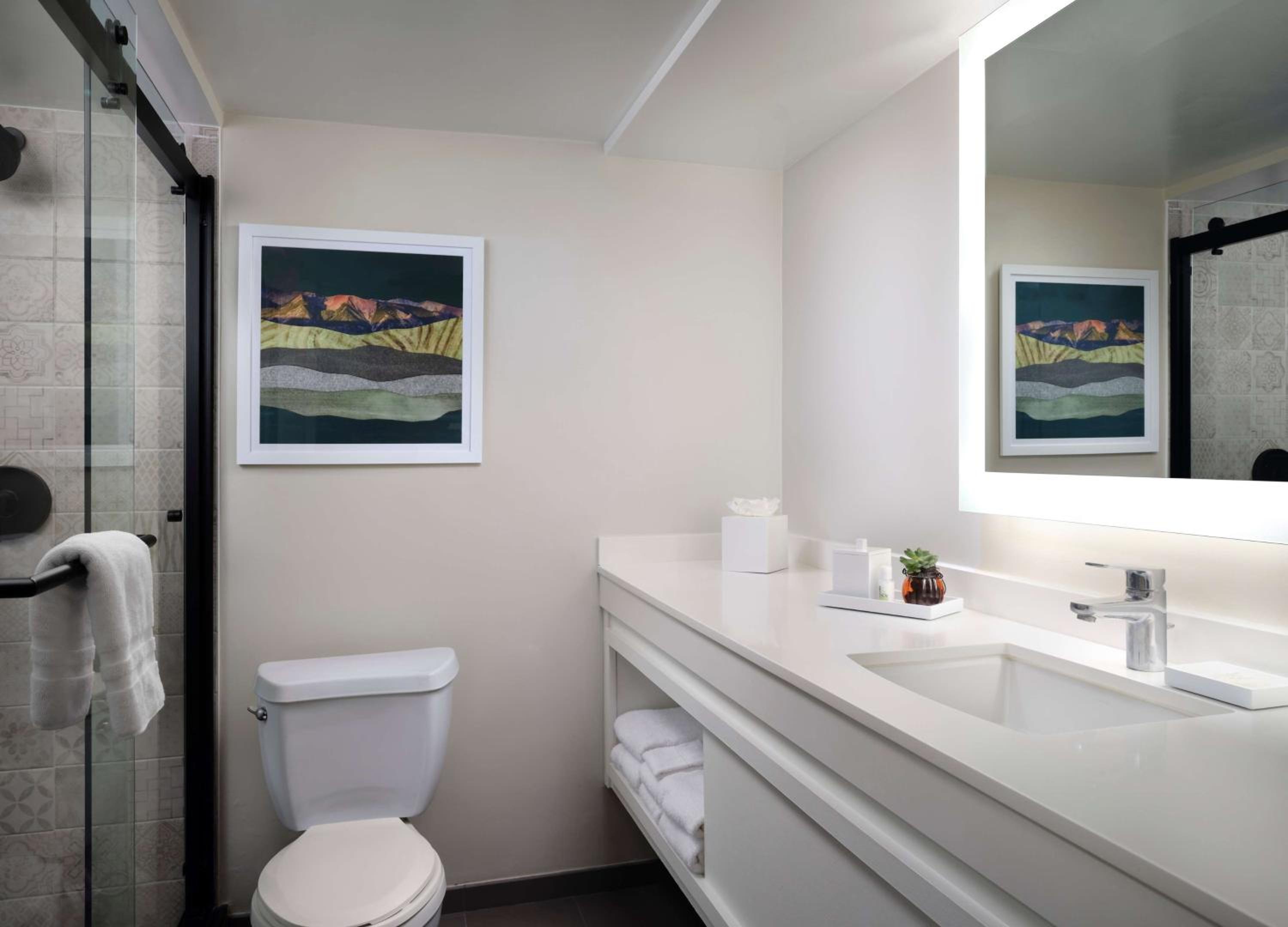 Deluxe King - Hearing Accessible - Photo 2