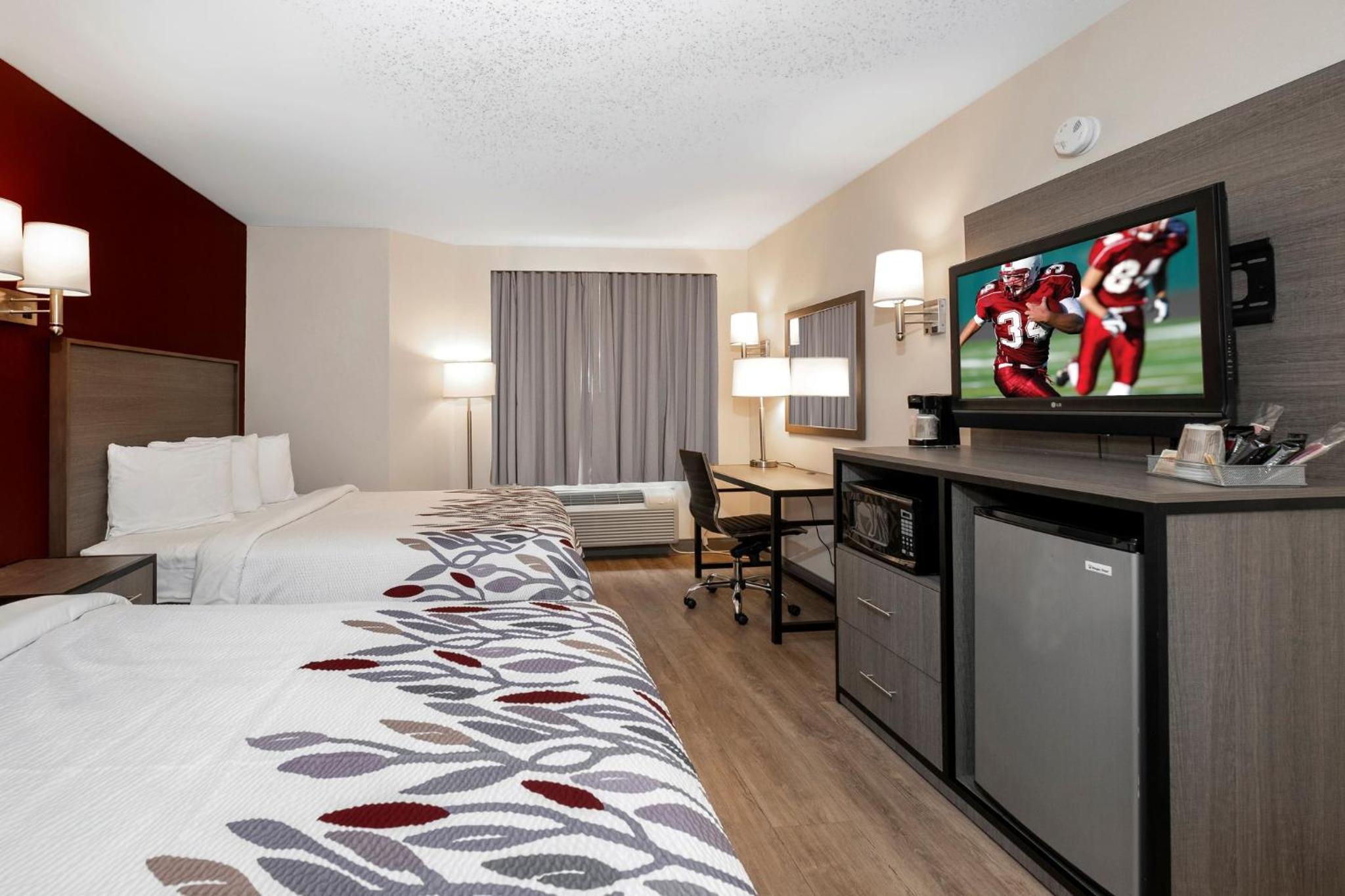 Deluxe Room with Two Queen Beds Smoke Free - Photo 7
