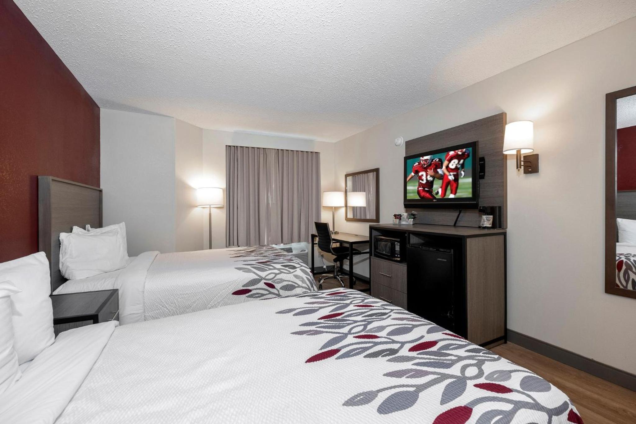 Deluxe Room with Two Queen Beds Smoke Free - Photo 5