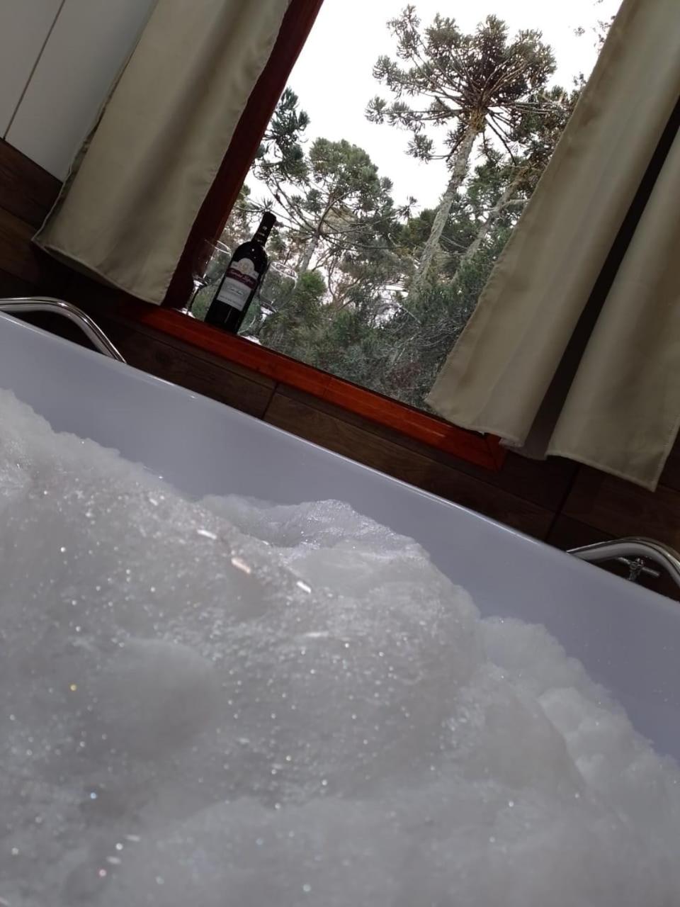 Suite with Hot Tub photo 2