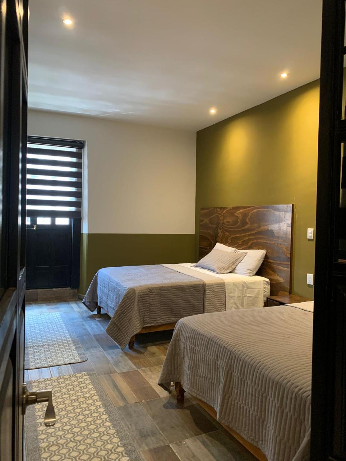 Queen Room with Two Queen Beds photo 2