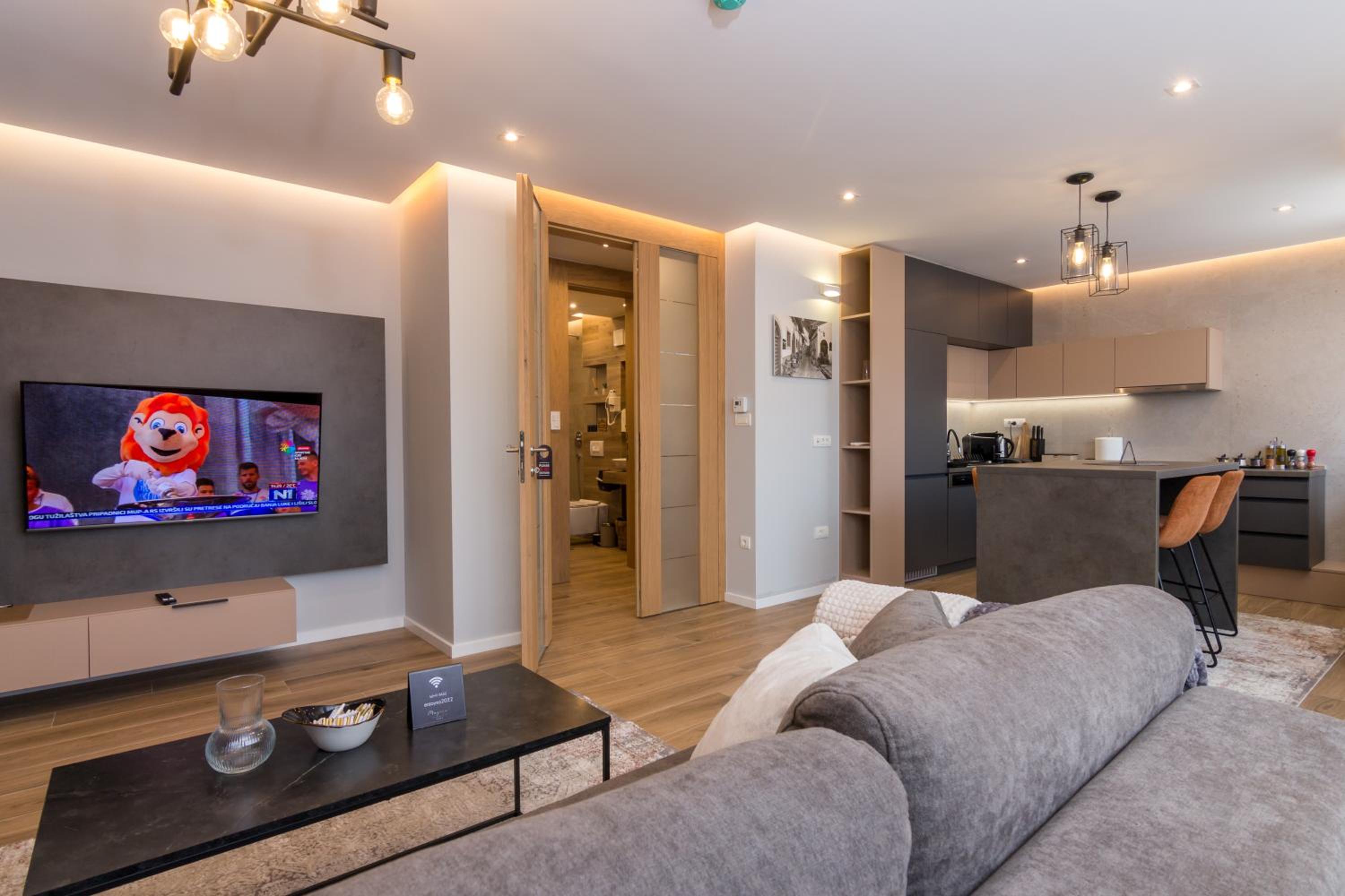 Deluxe One-Bedroom Apartment with Sofa Bed and Garage Parking