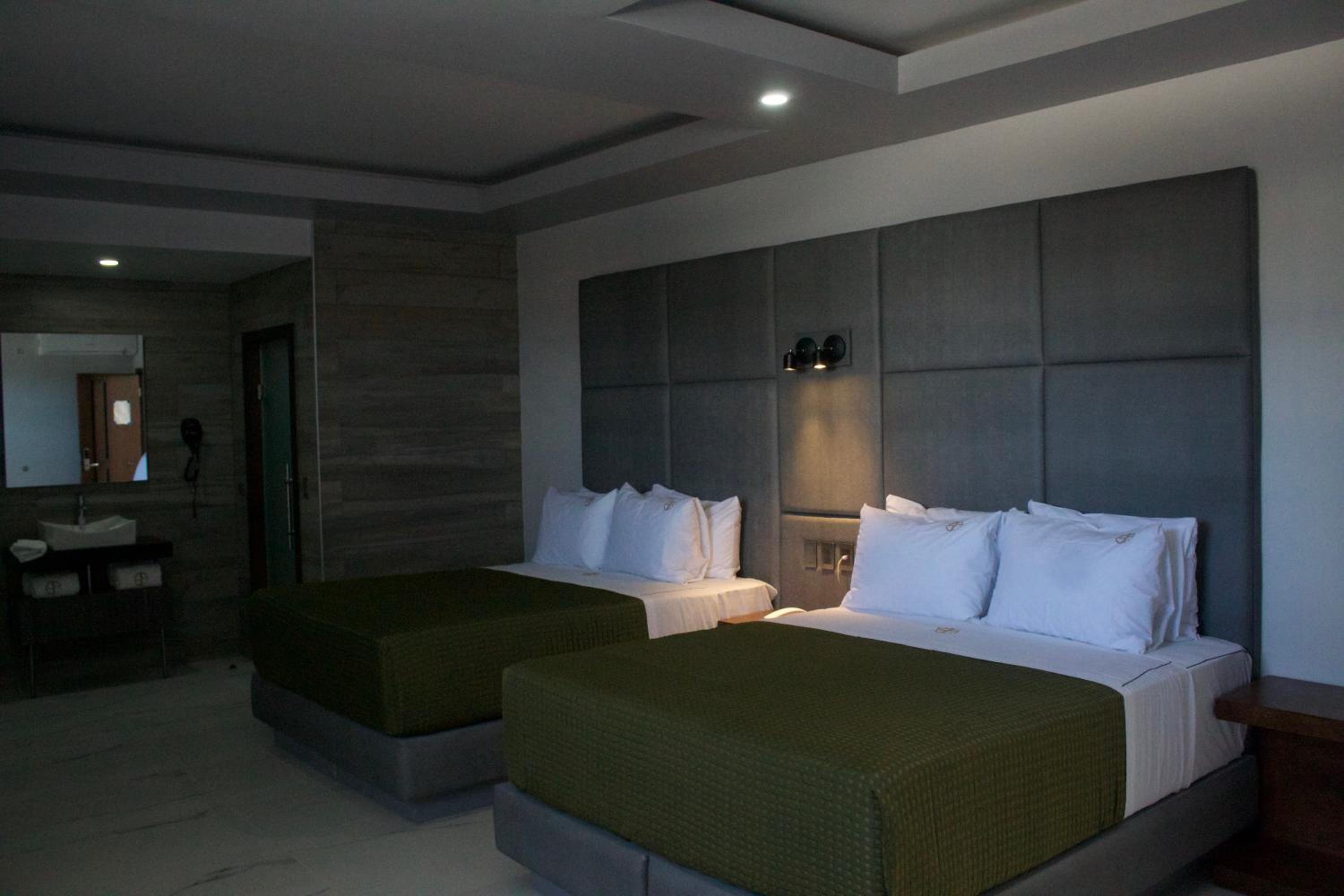 Deluxe Queen Room with Two Queen Beds - Photo 12