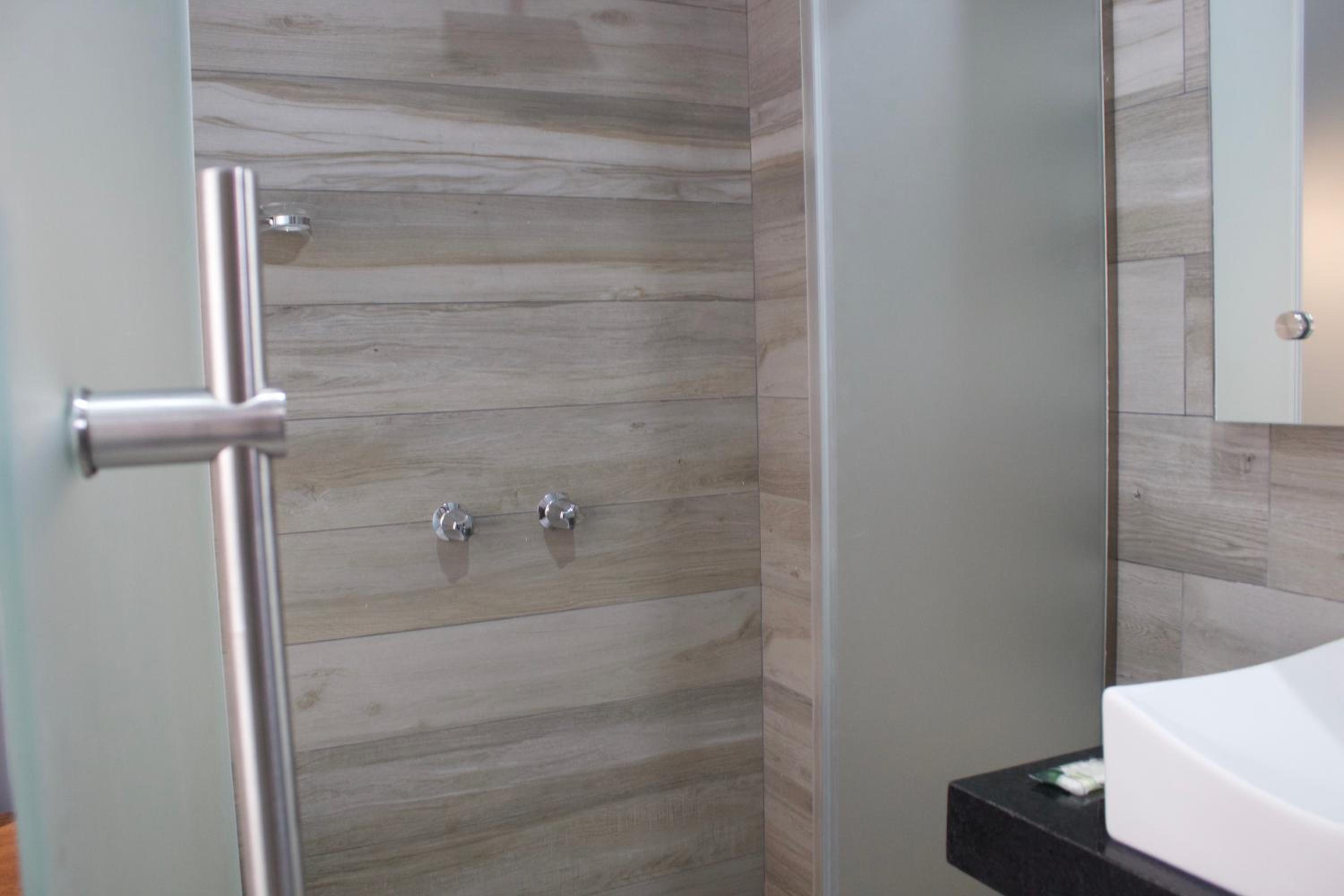Deluxe Room - Photo 9