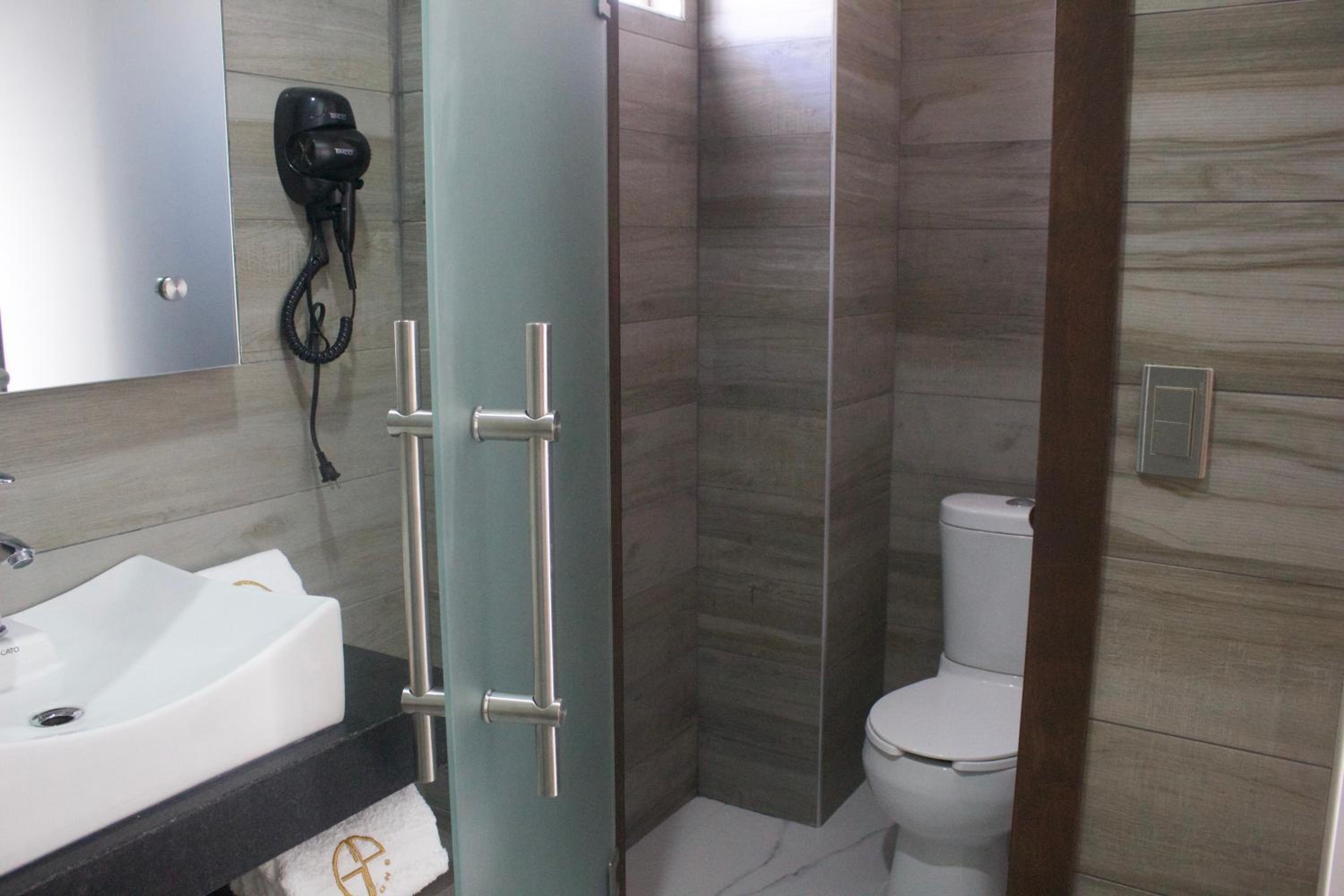 Deluxe Room - Photo 6