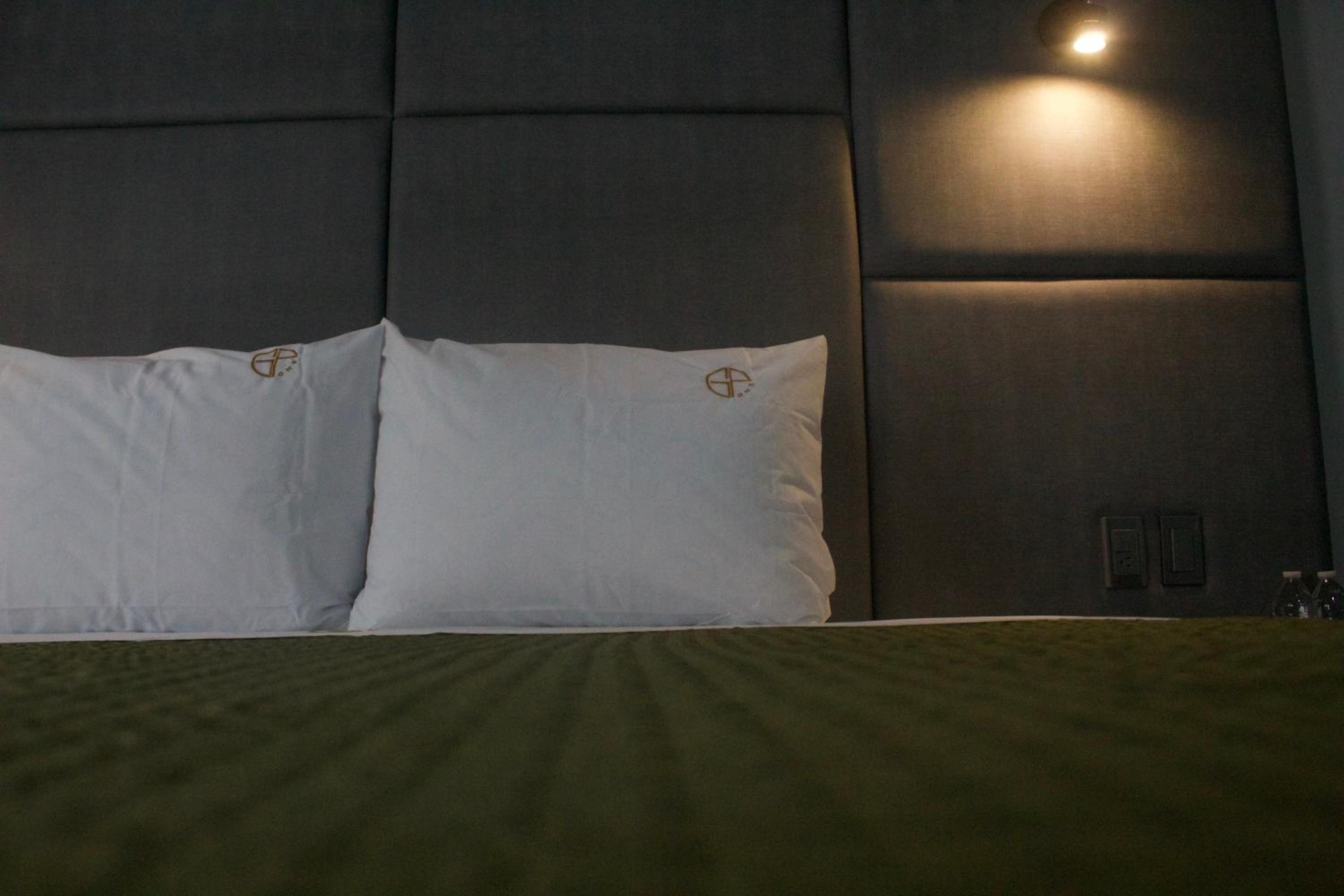 Deluxe Room - Photo 12