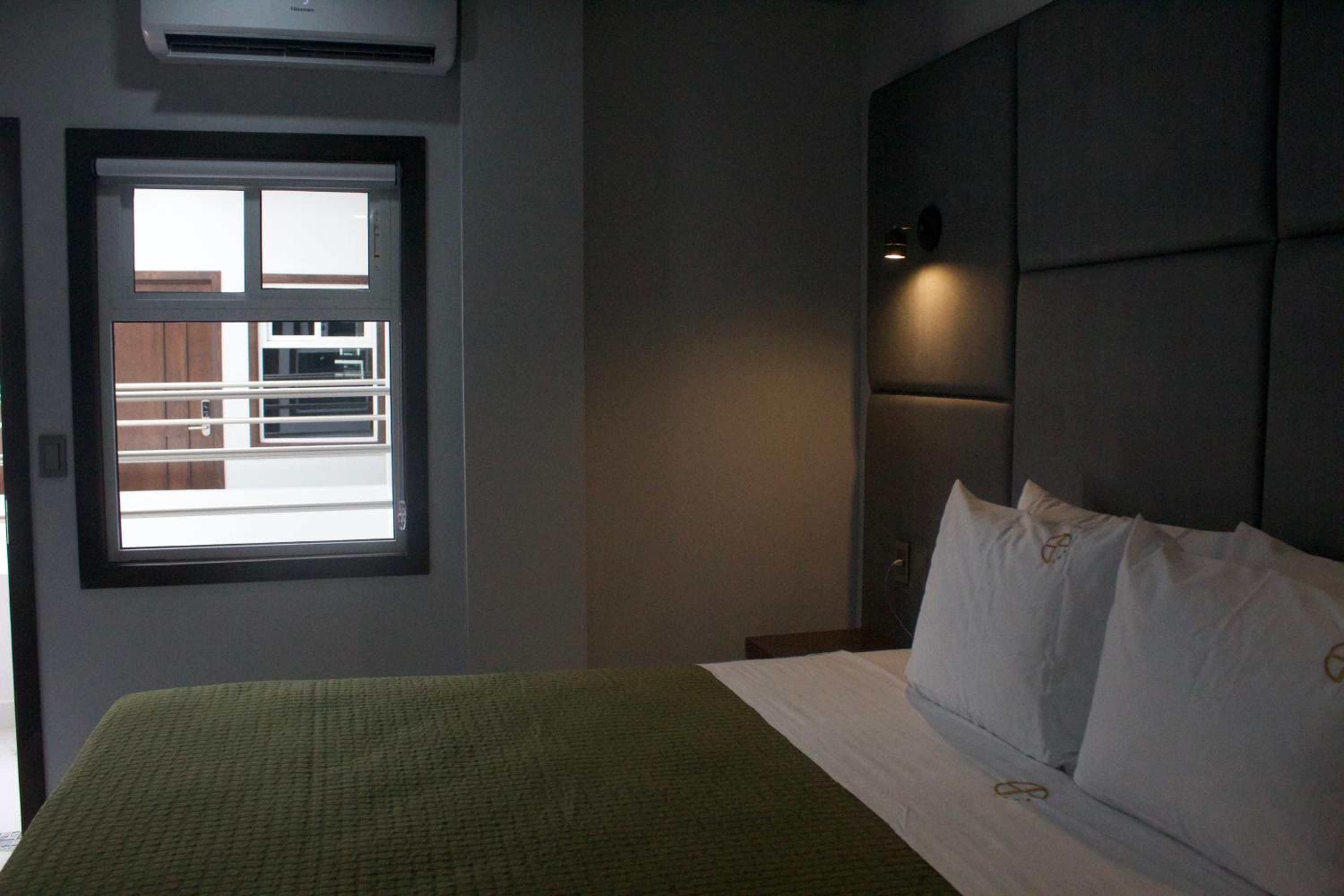 Deluxe Room - Photo 13