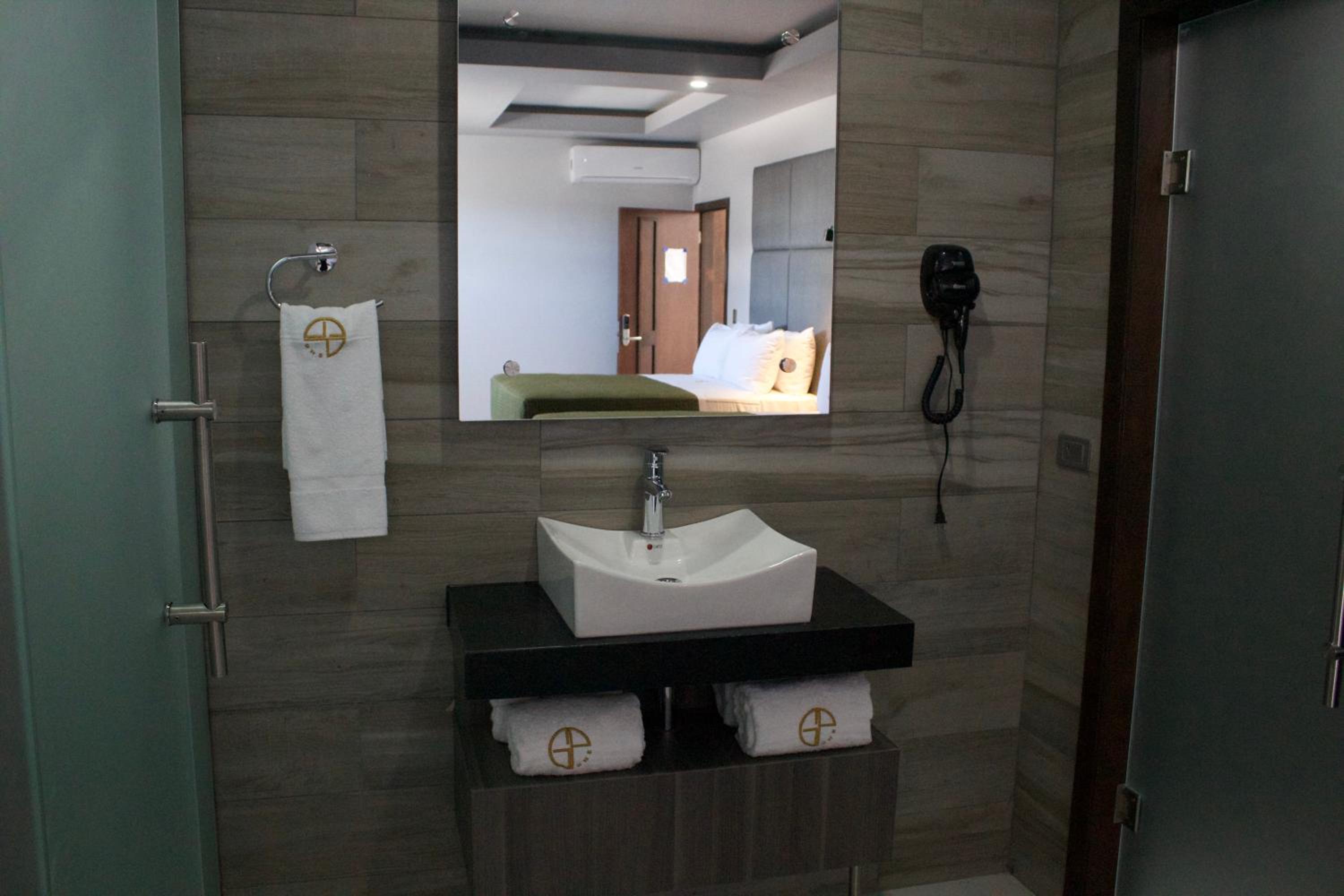 Deluxe Room - Photo 14