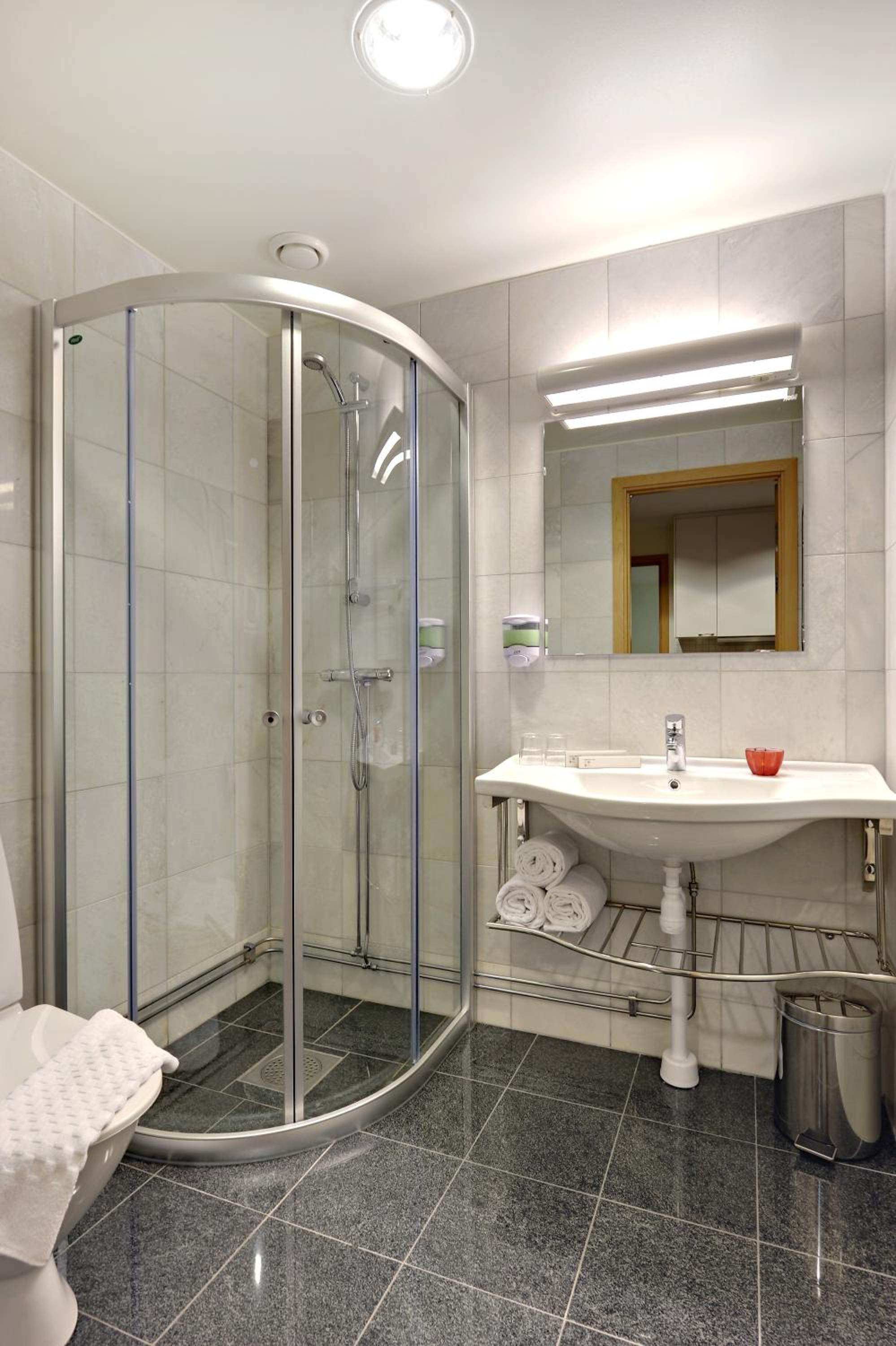 Standard Twin Room - Photo 7