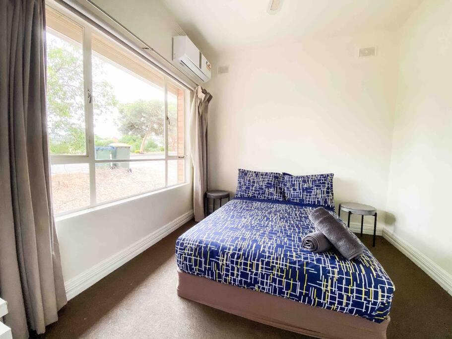 Eight-Bedroom House photo 3