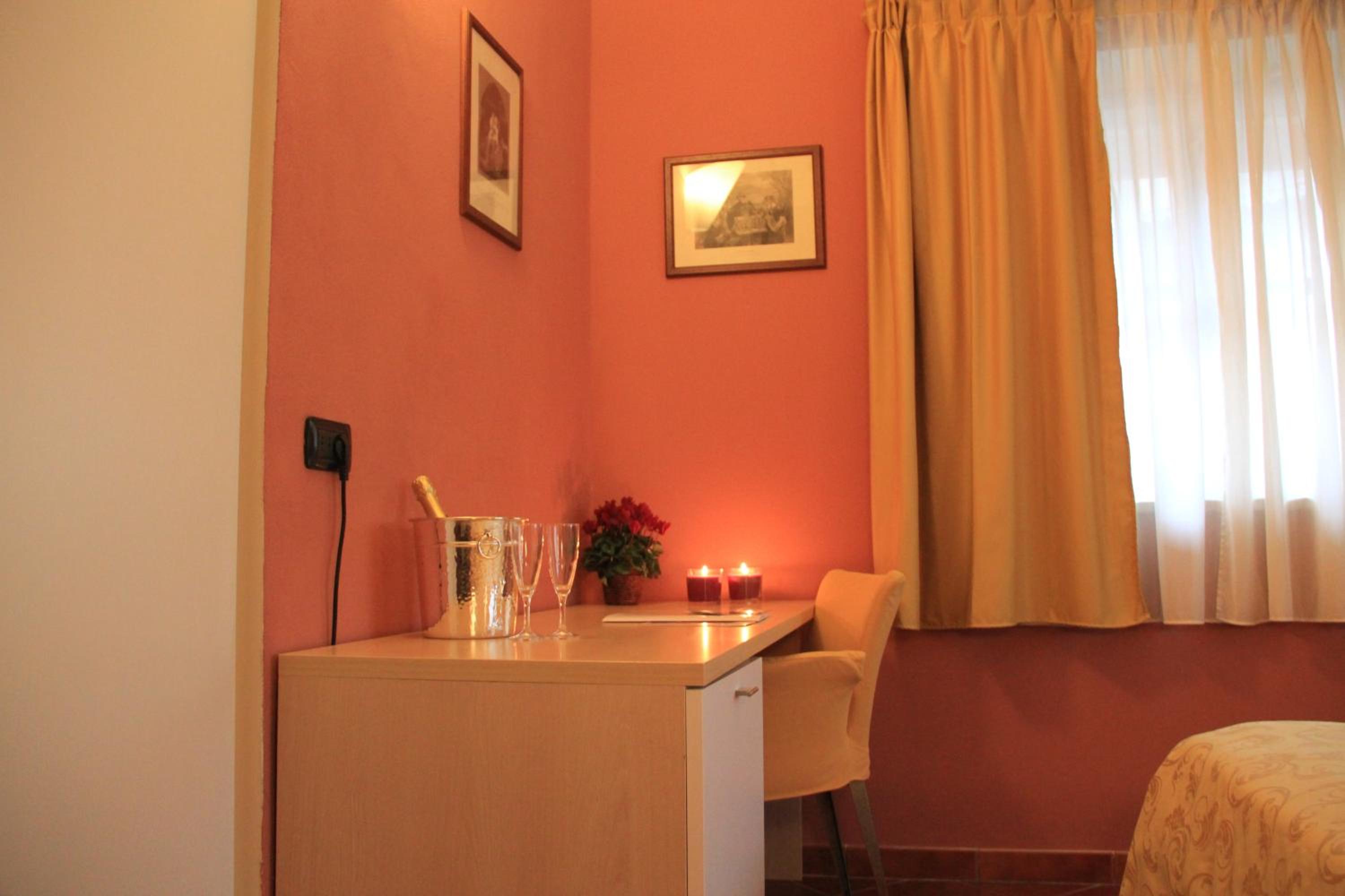 Classic Double Room - Photo 11