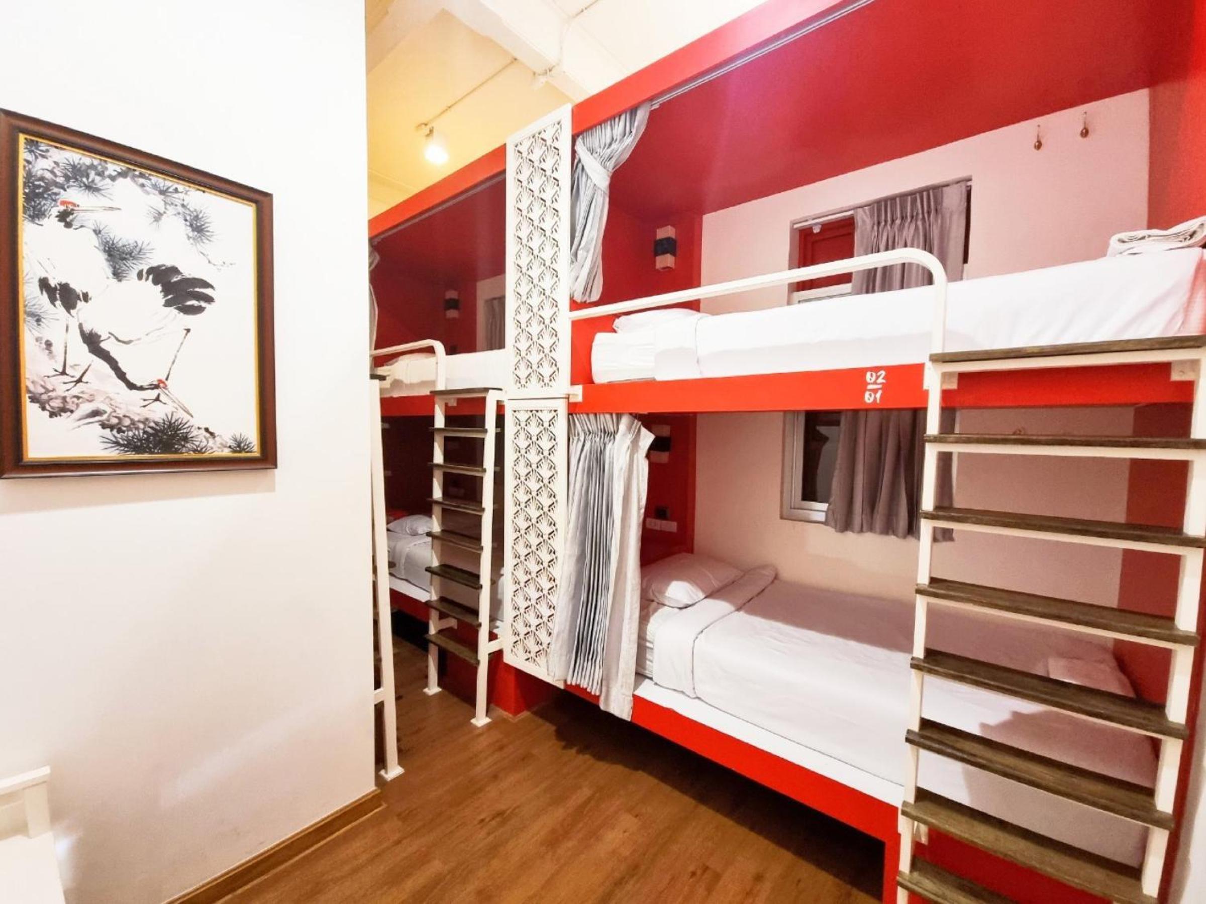 6-Bed Mixed Dormitory Room photo 3