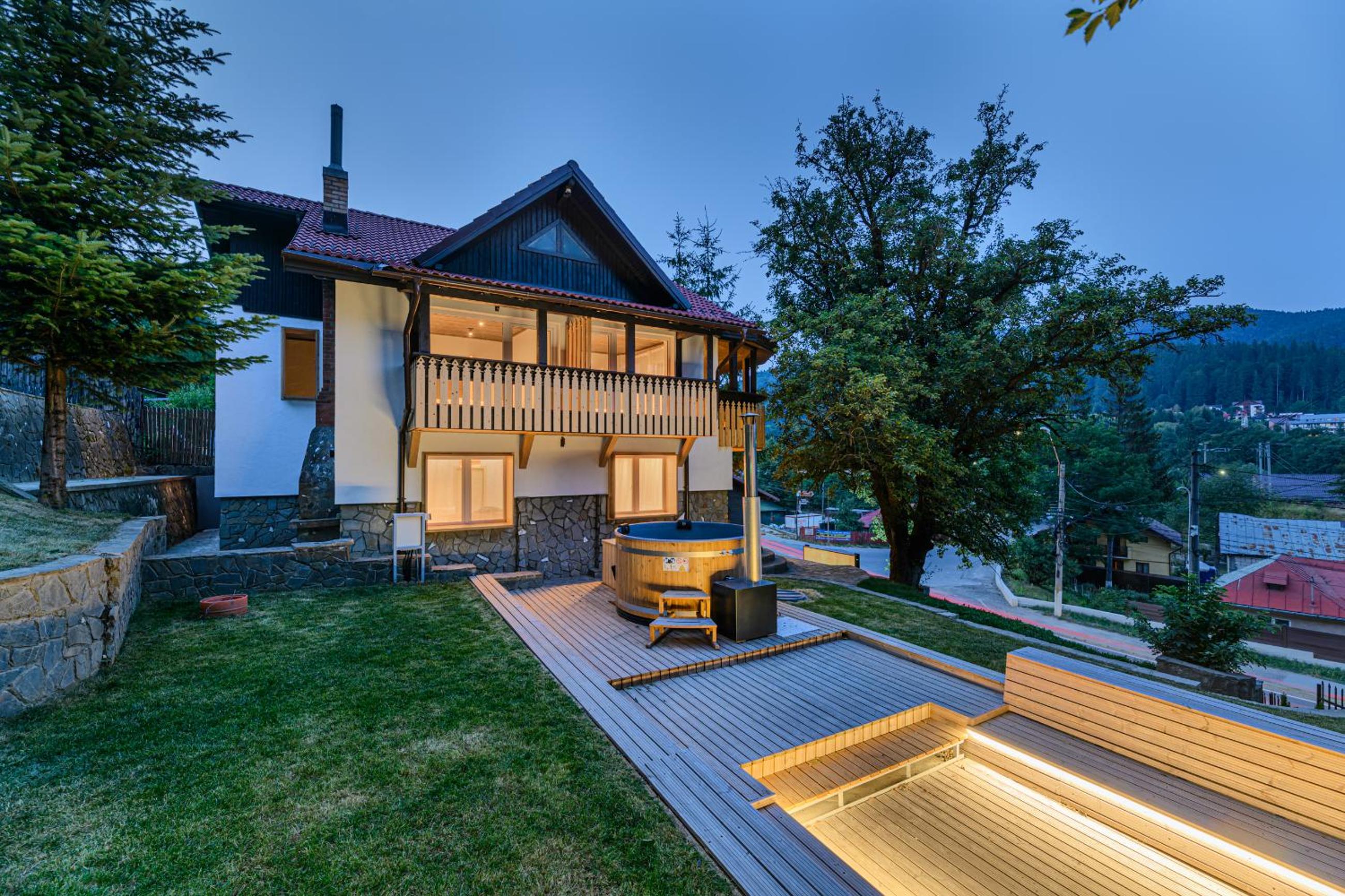 Five-Bedroom House - Photo 73