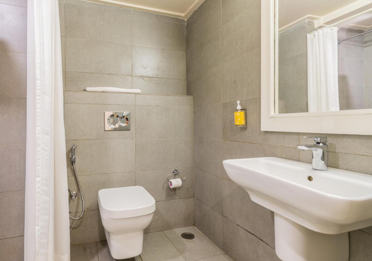 Standard Queen Room - Photo 10