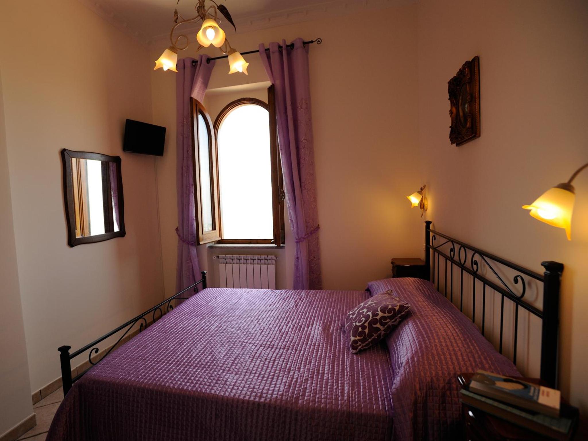 Double Room - Photo 5