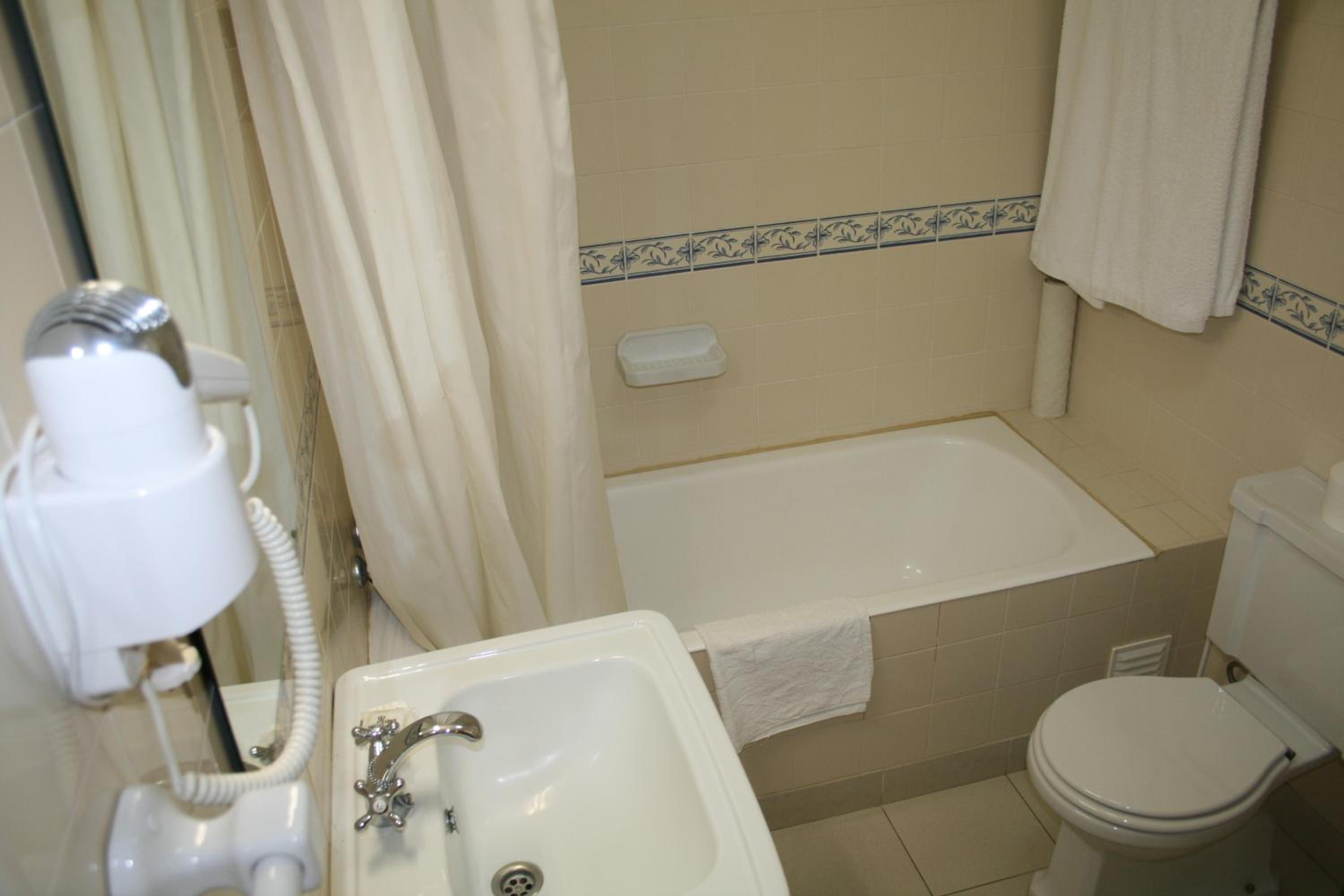 Double or Twin Room with River View - No pets - Photo 3