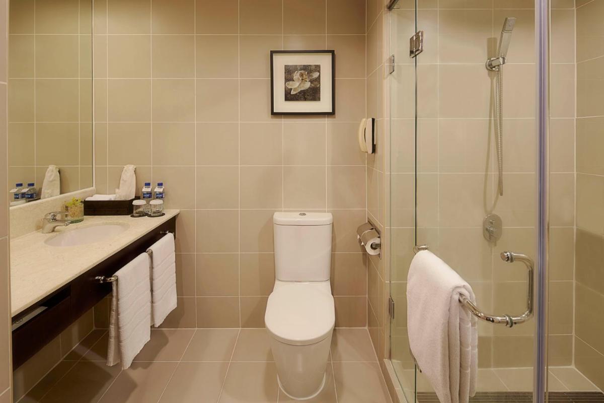 Luxury Club King Room with City View
