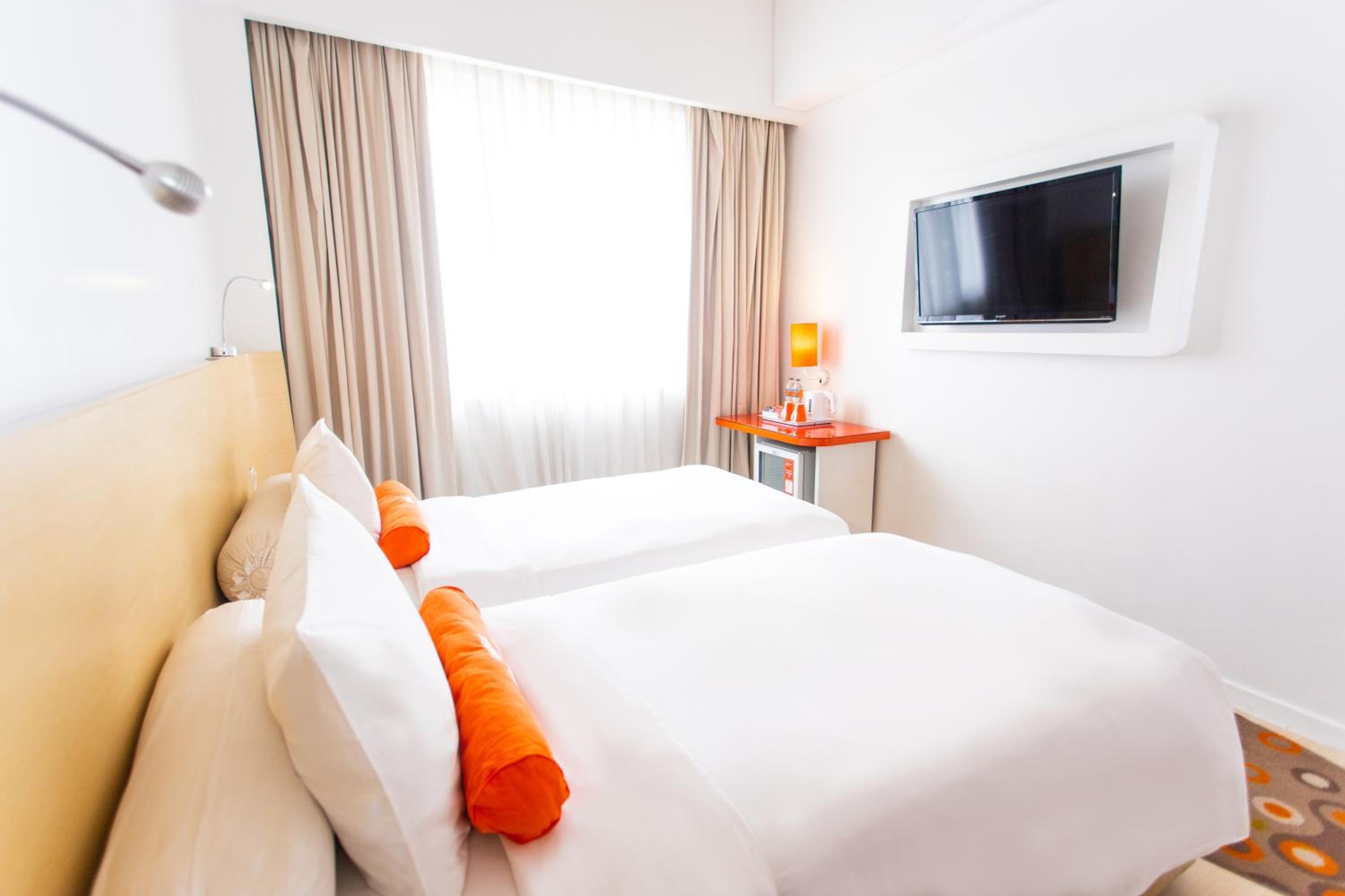 HARRIS Simple Twin Room