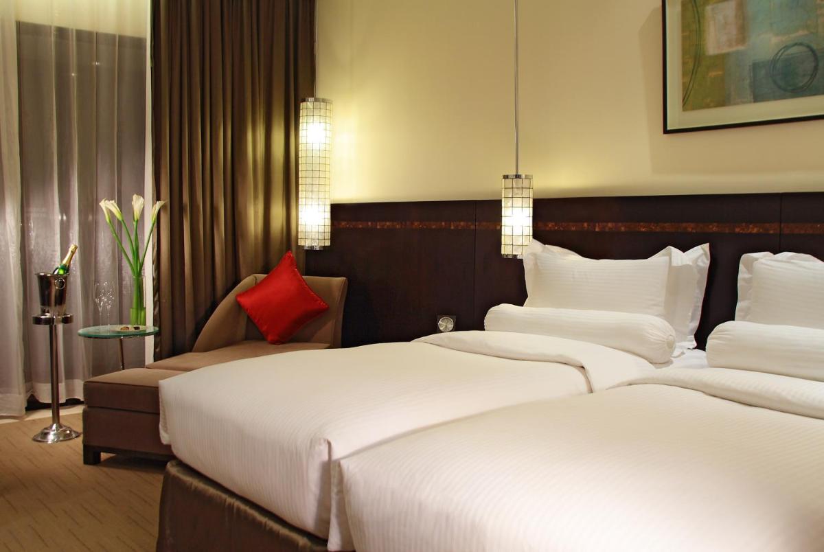 Luxury Club Twin Room with City View photo 1