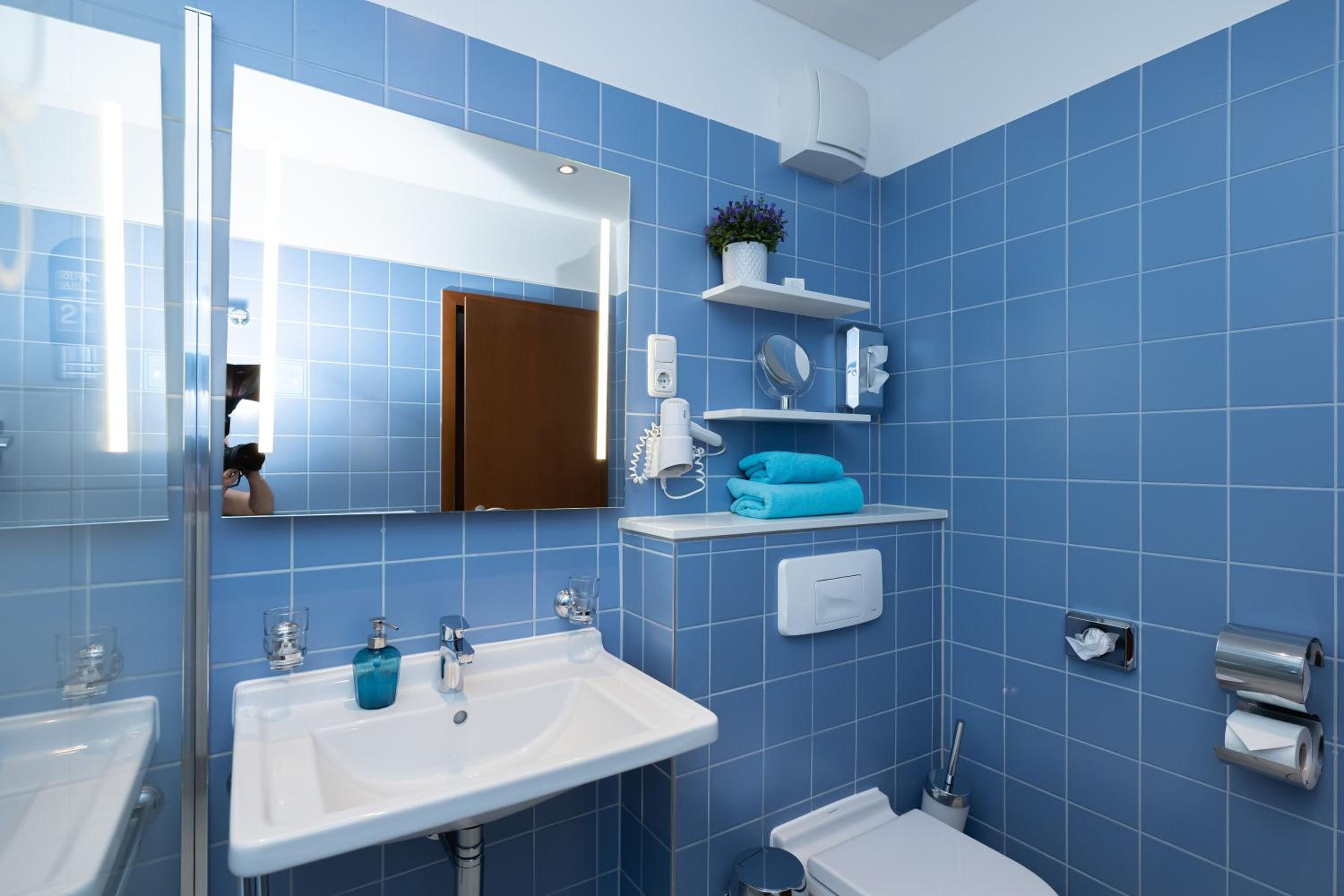 Double Room - Photo 11
