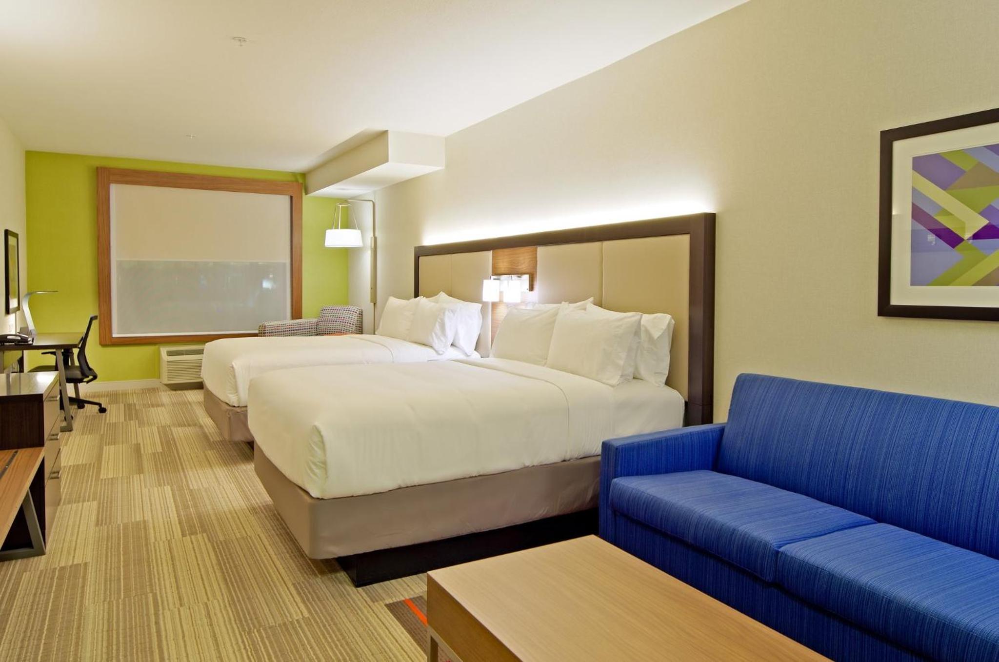 Queen Suite with Sofa Bed photo 2