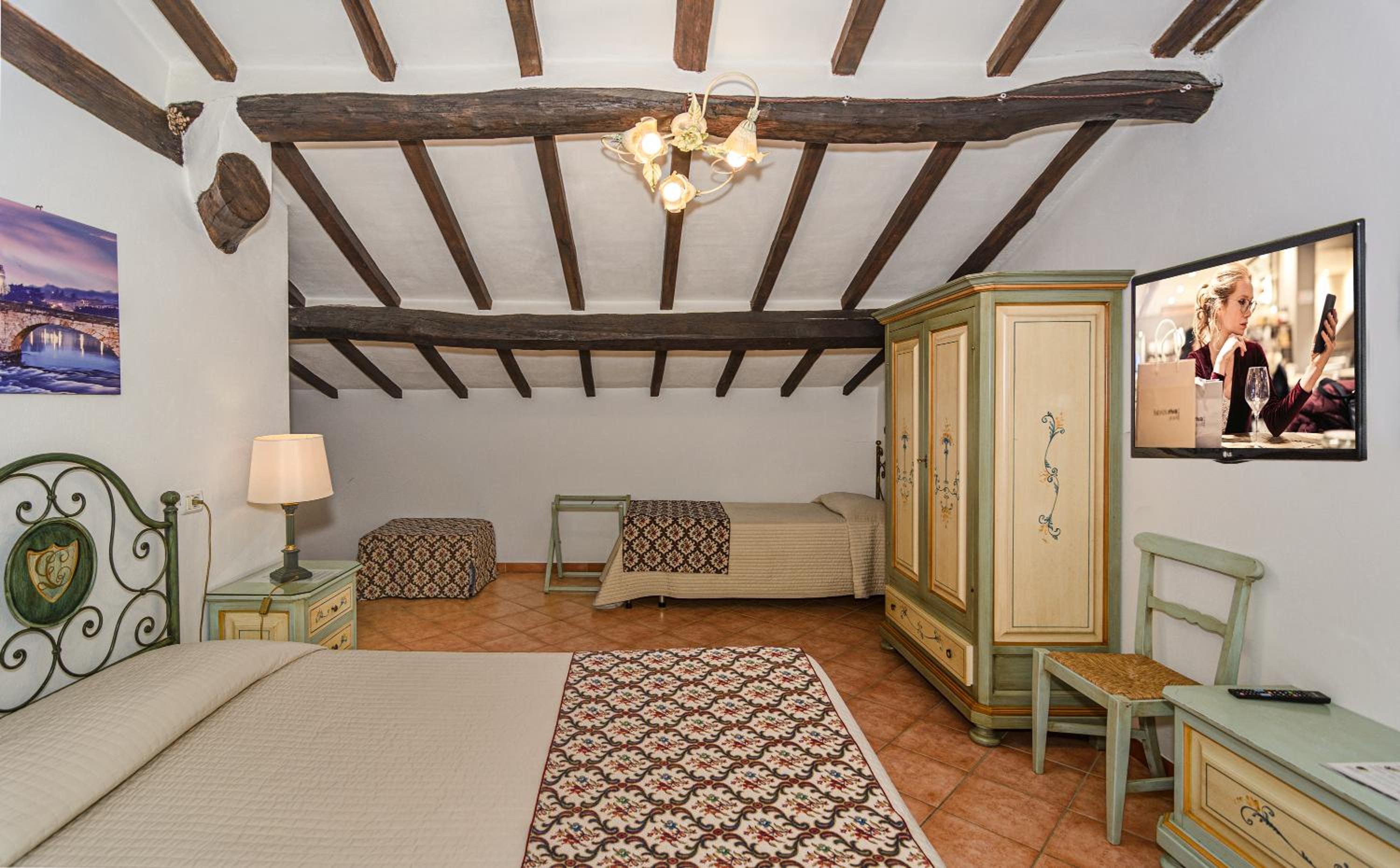 Quadruple Room - Photo 5