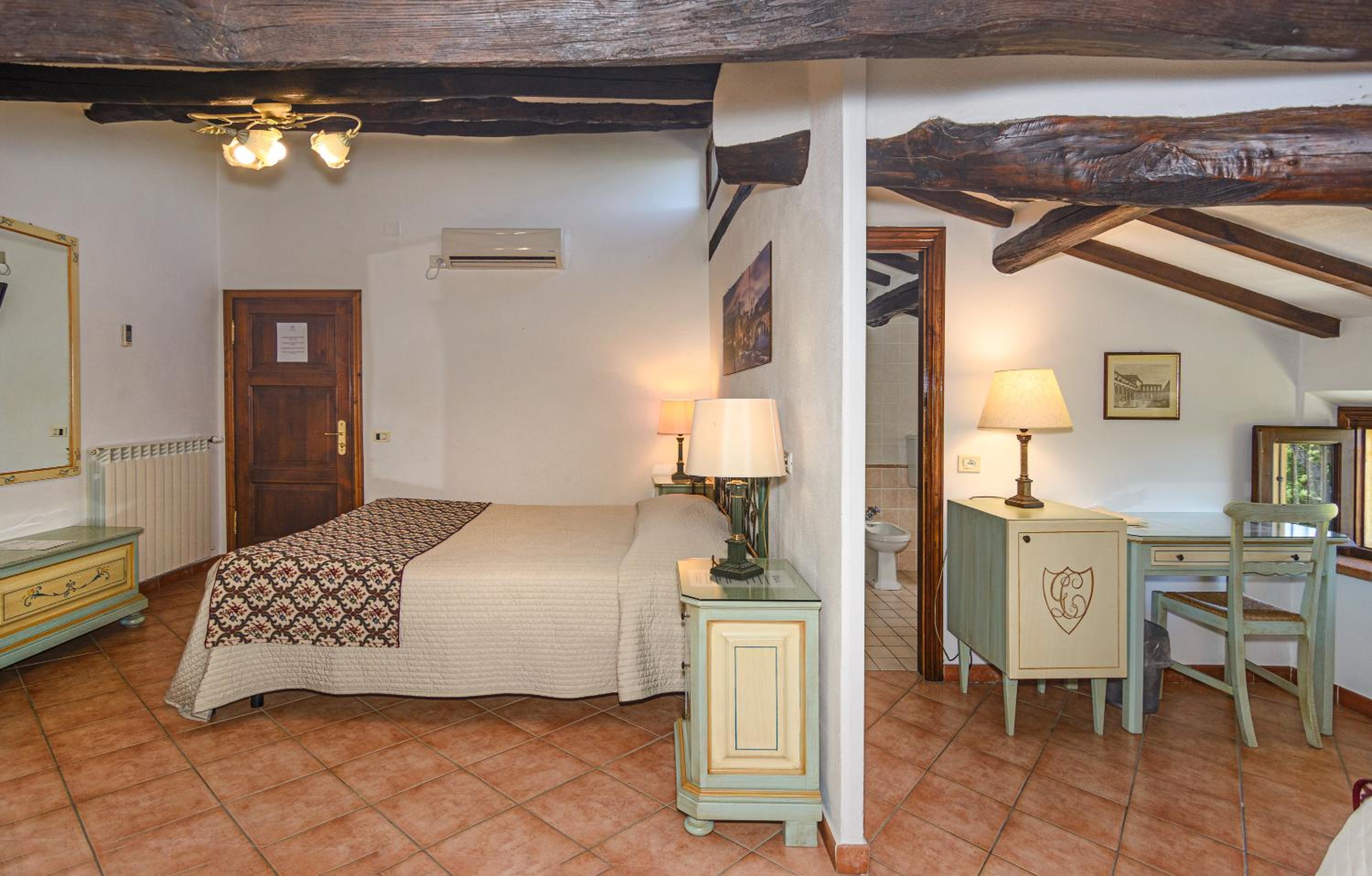 Quadruple Room - Photo 13