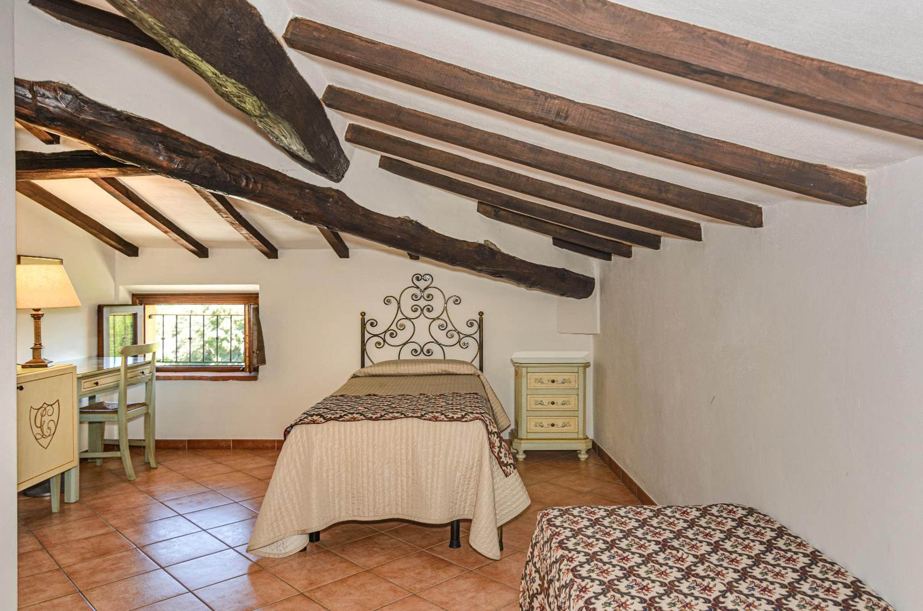 Quadruple Room - Photo 11