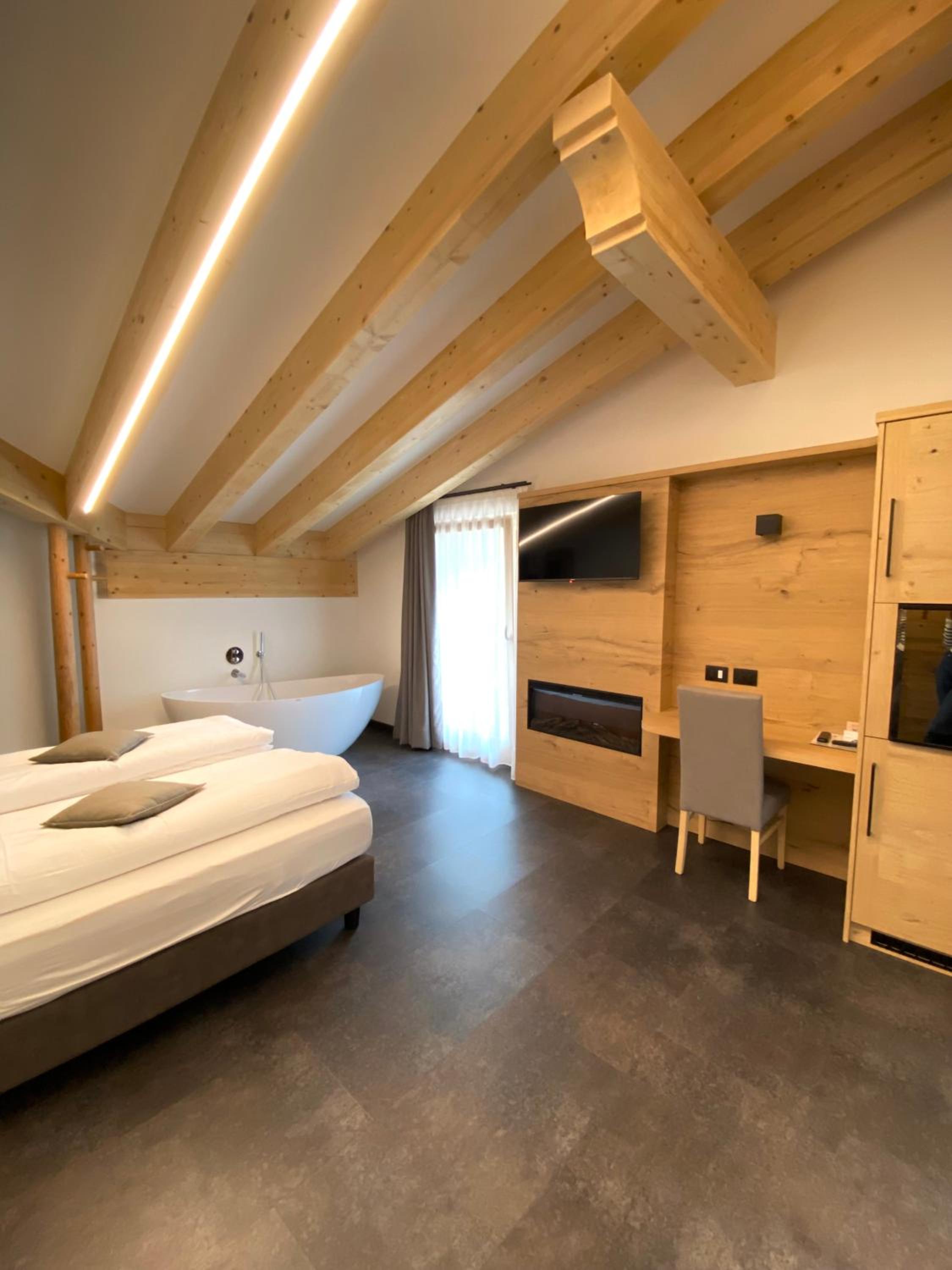 Suite with Mountain View - Photo 7