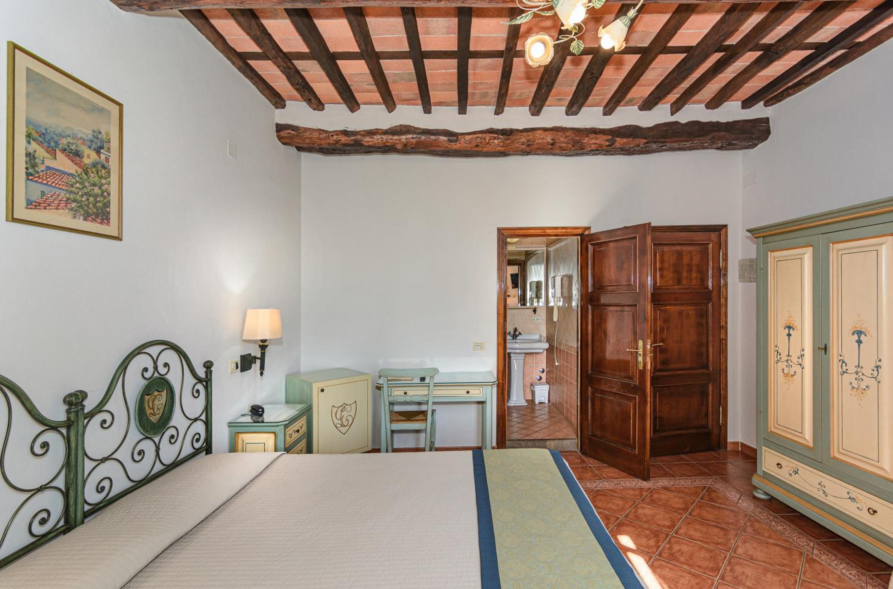 Triple Room - Photo 9