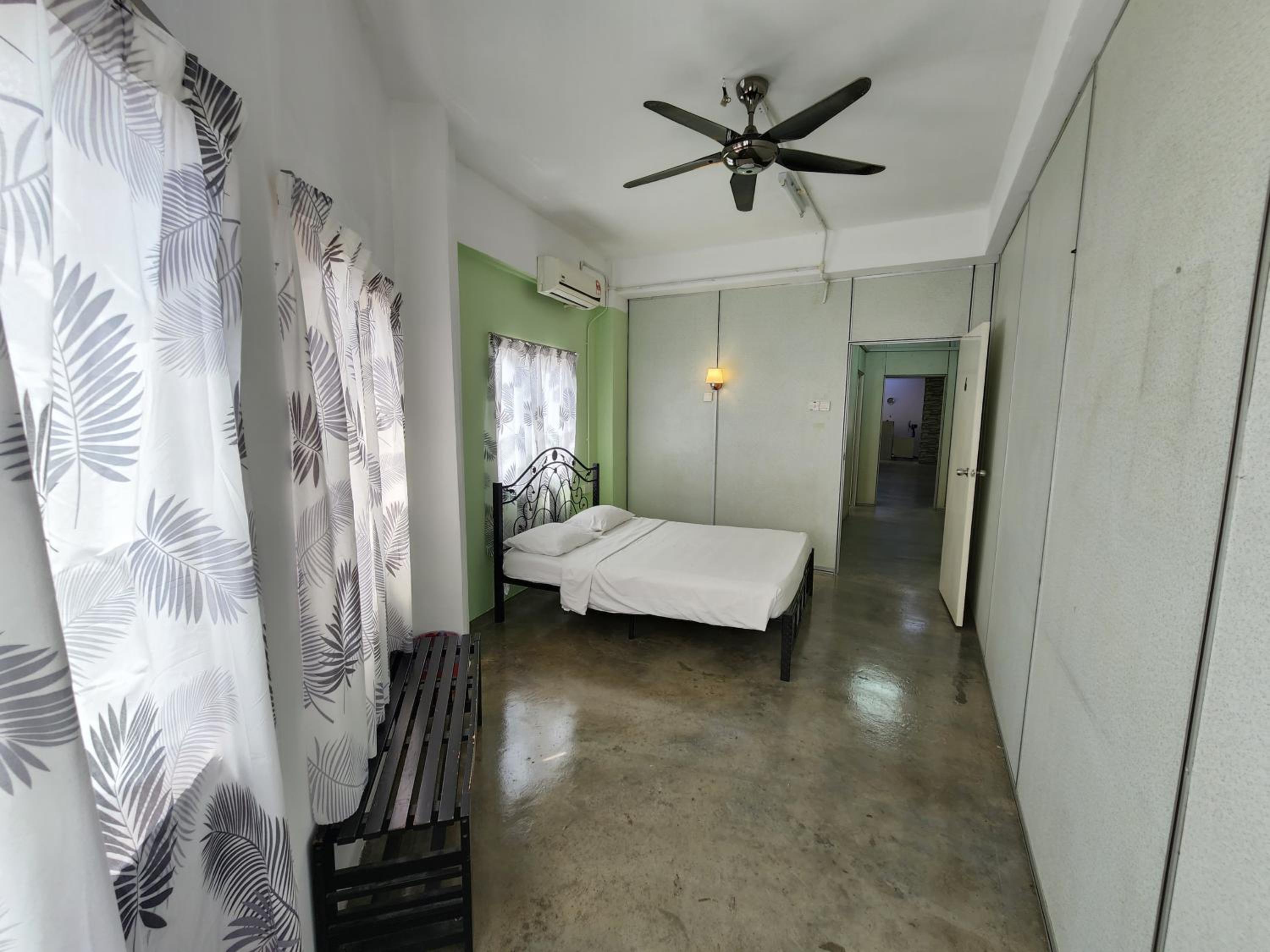 Queen Room with Shared Bathroom