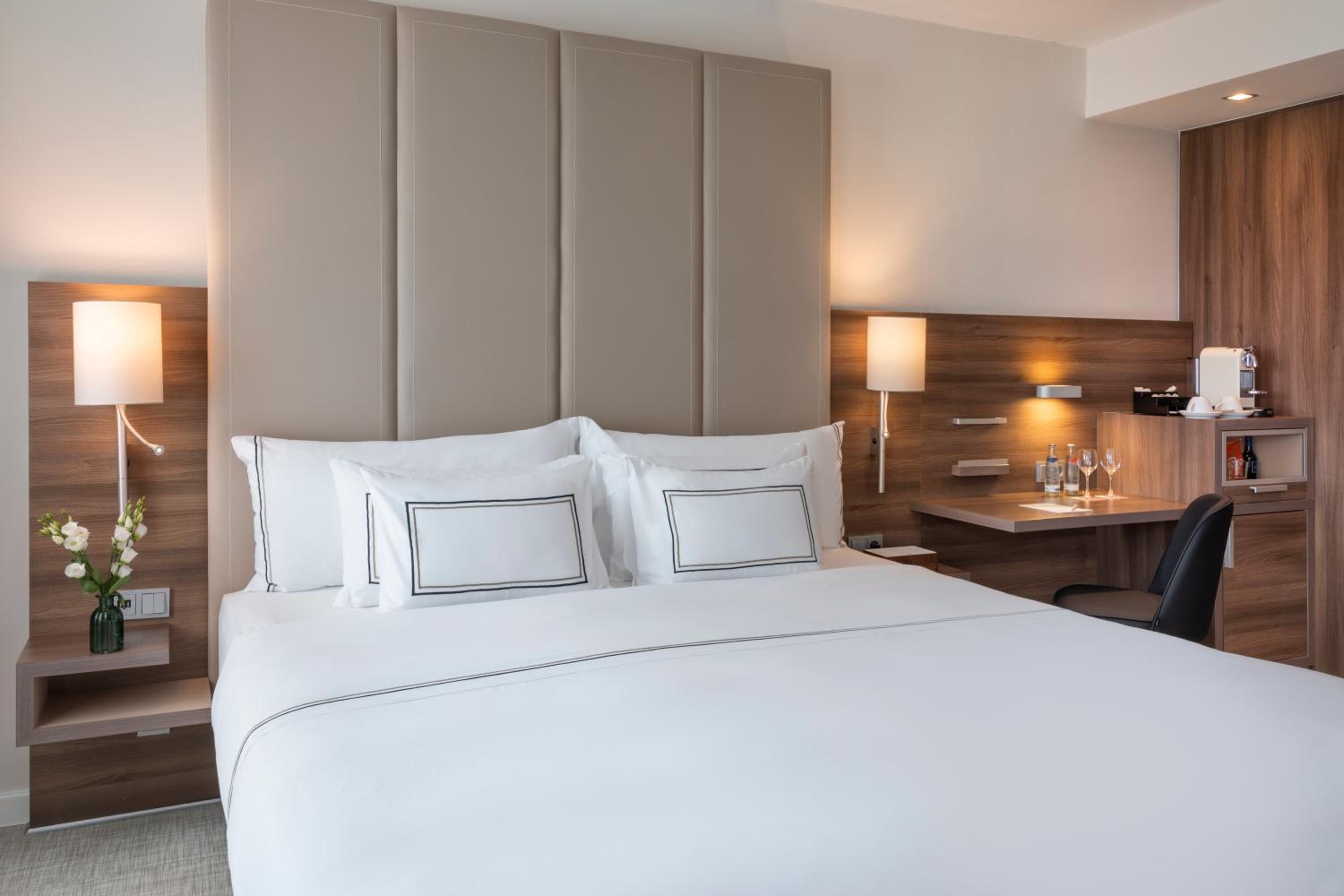 The Level Junior Suite with Executive Lounge Access - Photo 13