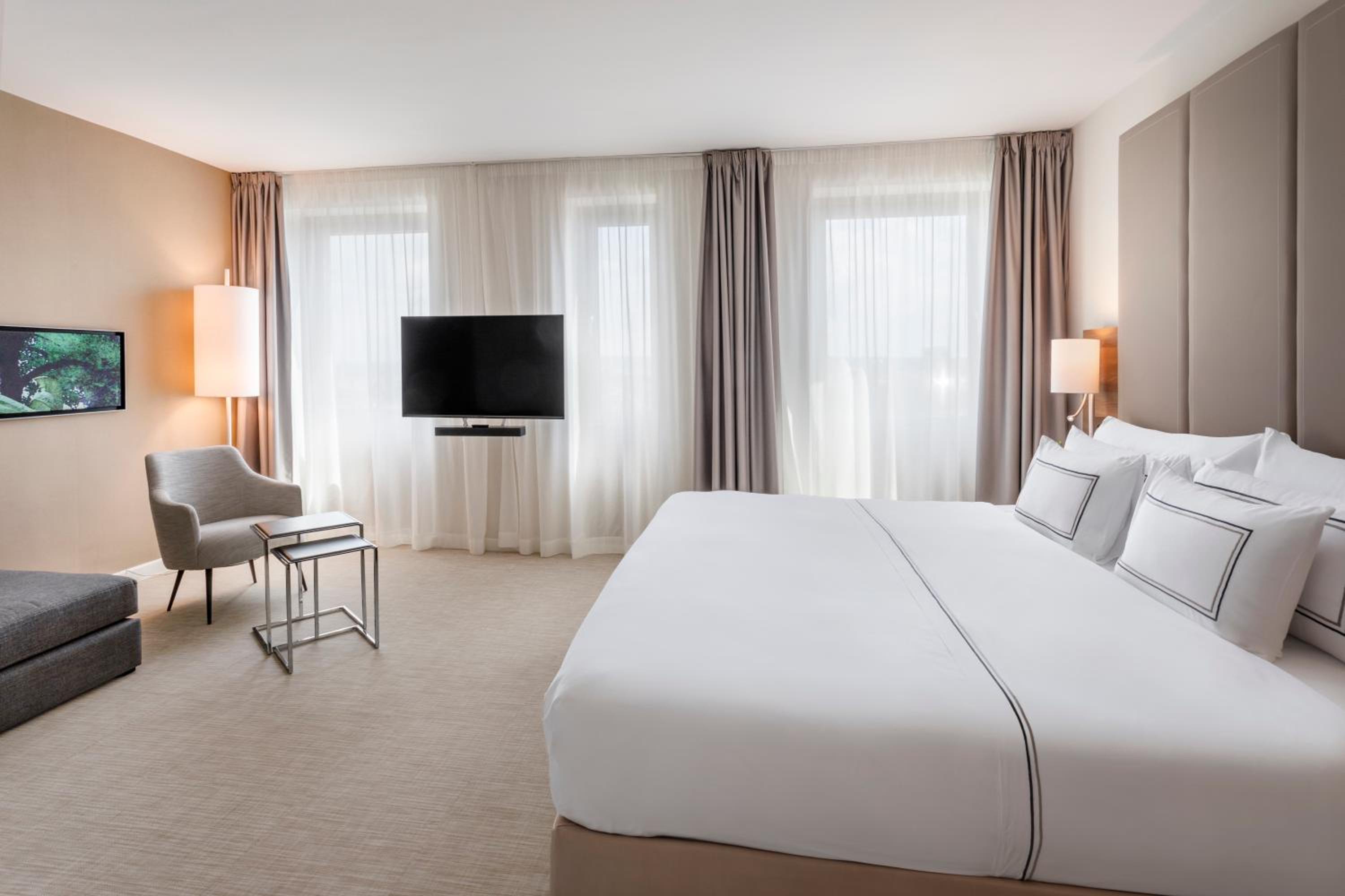 The Level Junior Suite with Executive Lounge Access - Photo 11