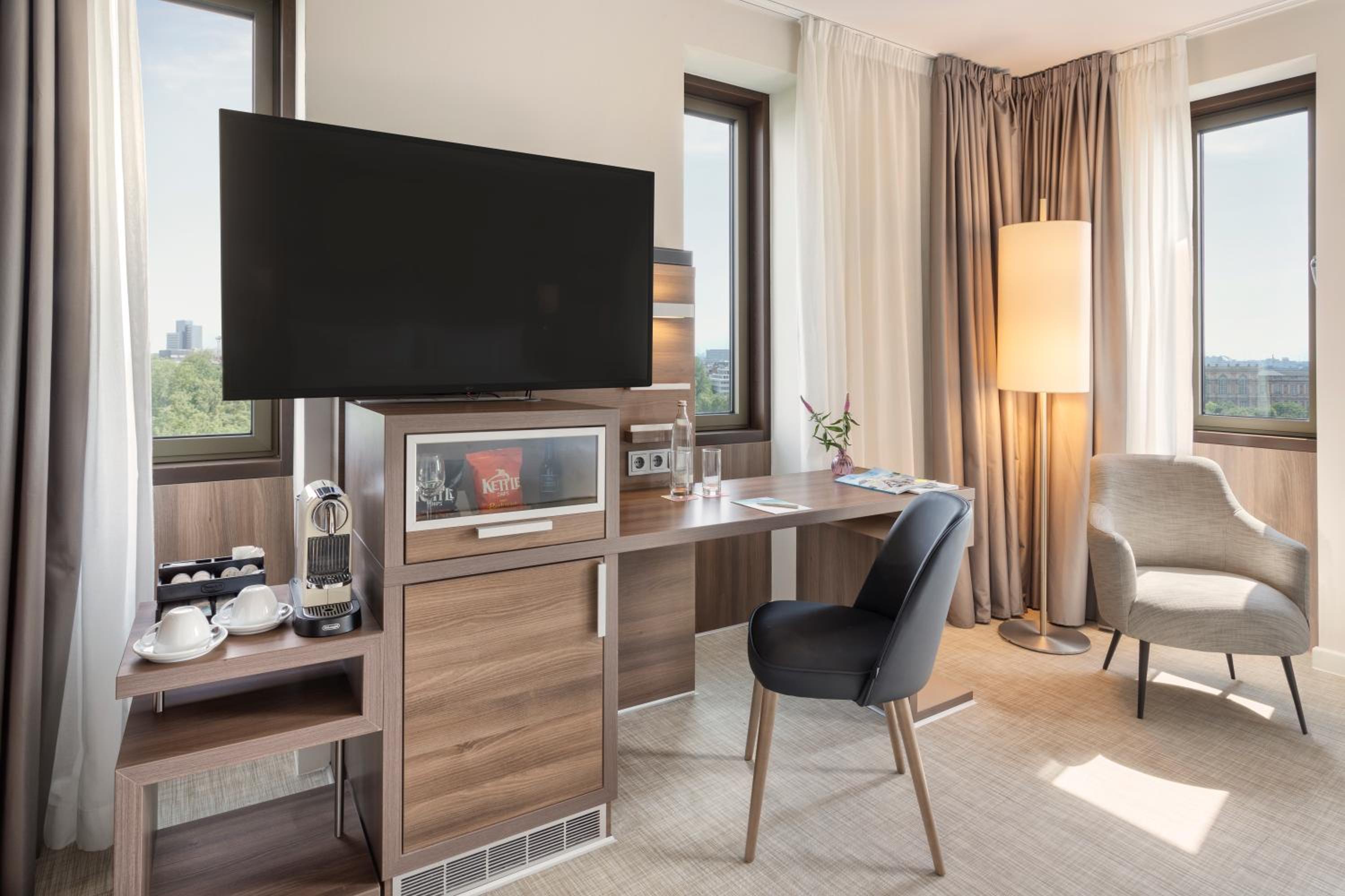 The Level Room with Executive Lounge Access - Photo 11