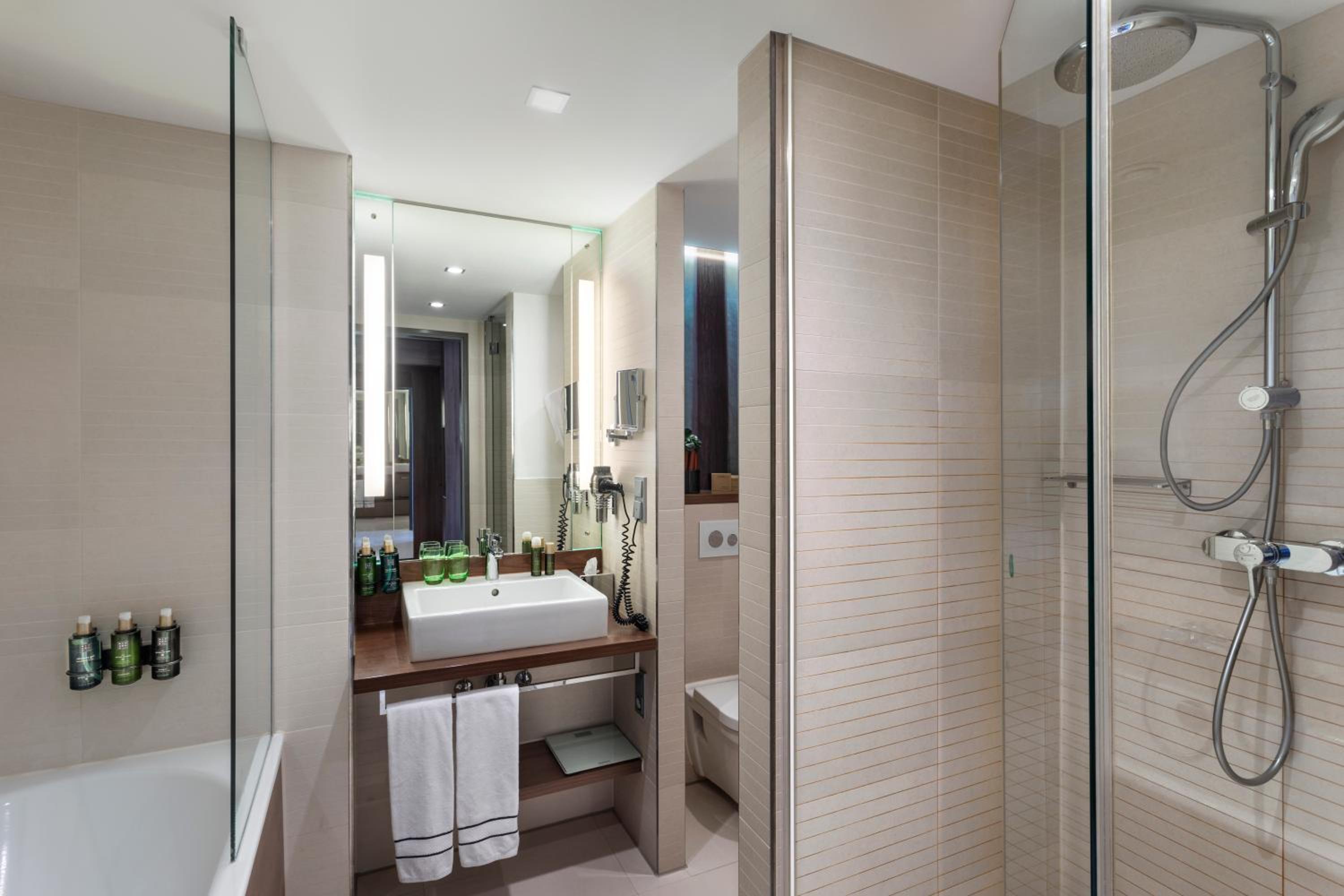 The Level Junior Suite with Executive Lounge Access - Photo 8