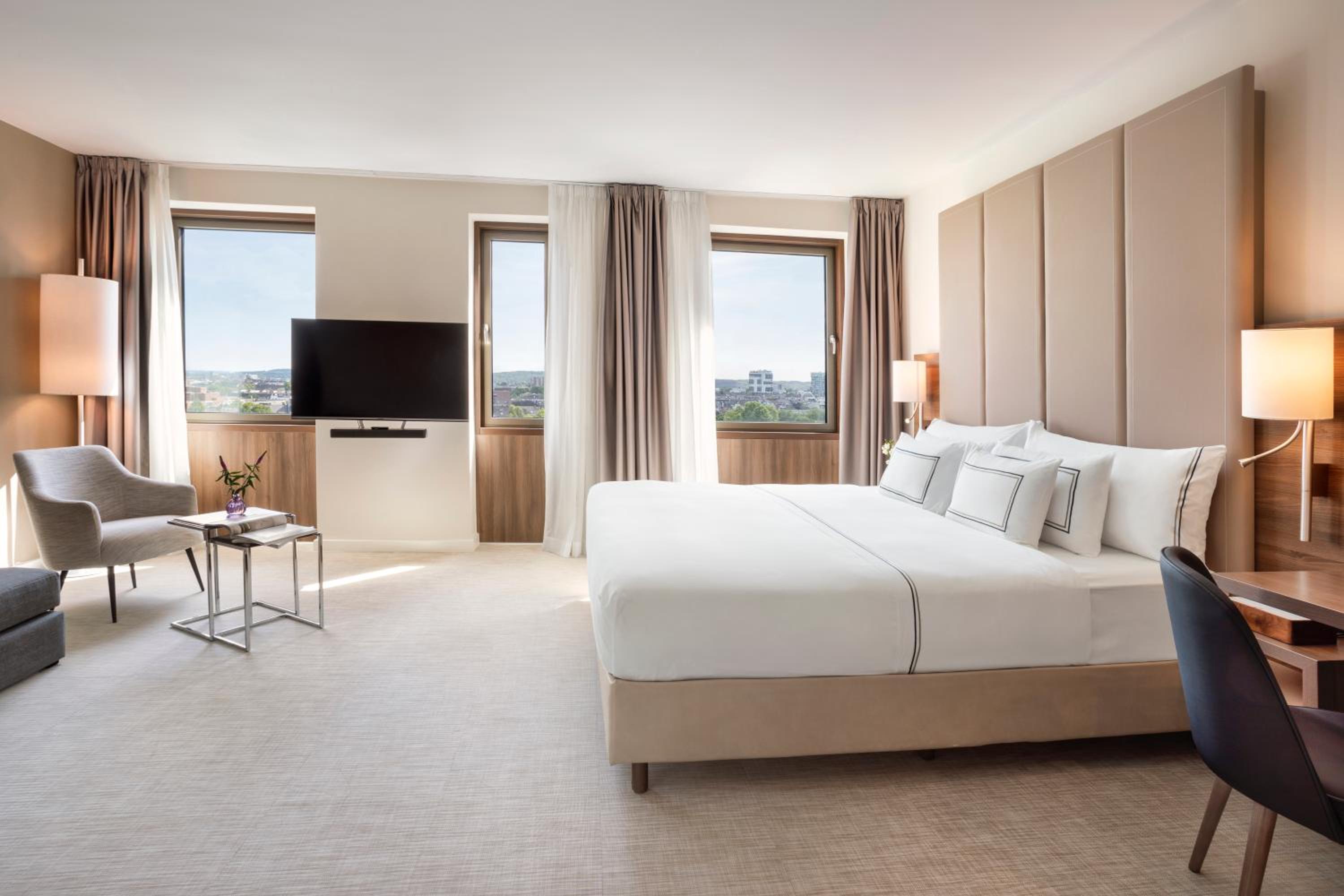 The Level Junior Suite with Executive Lounge Access - Photo 7
